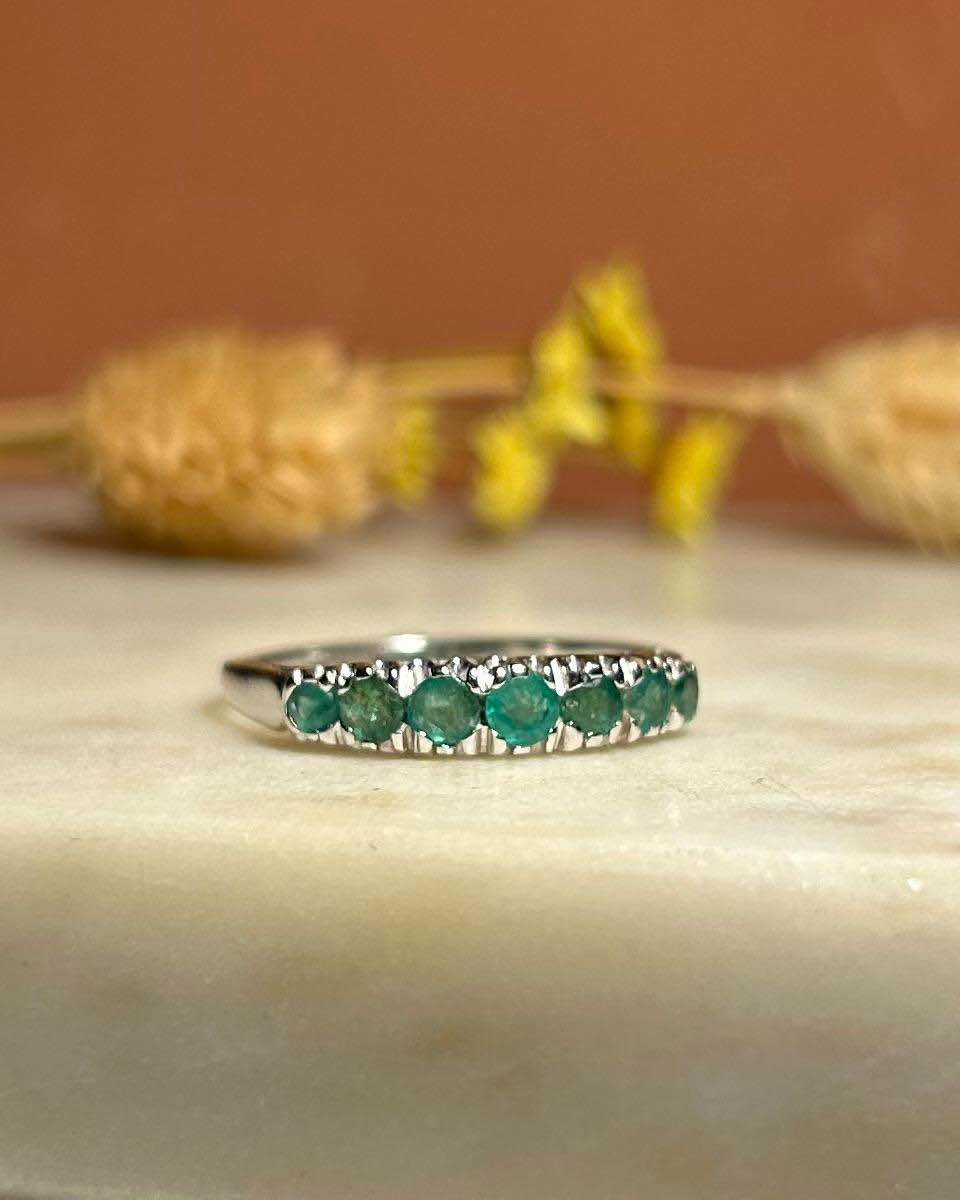 Vintage emerald half wedding band "Giulia"