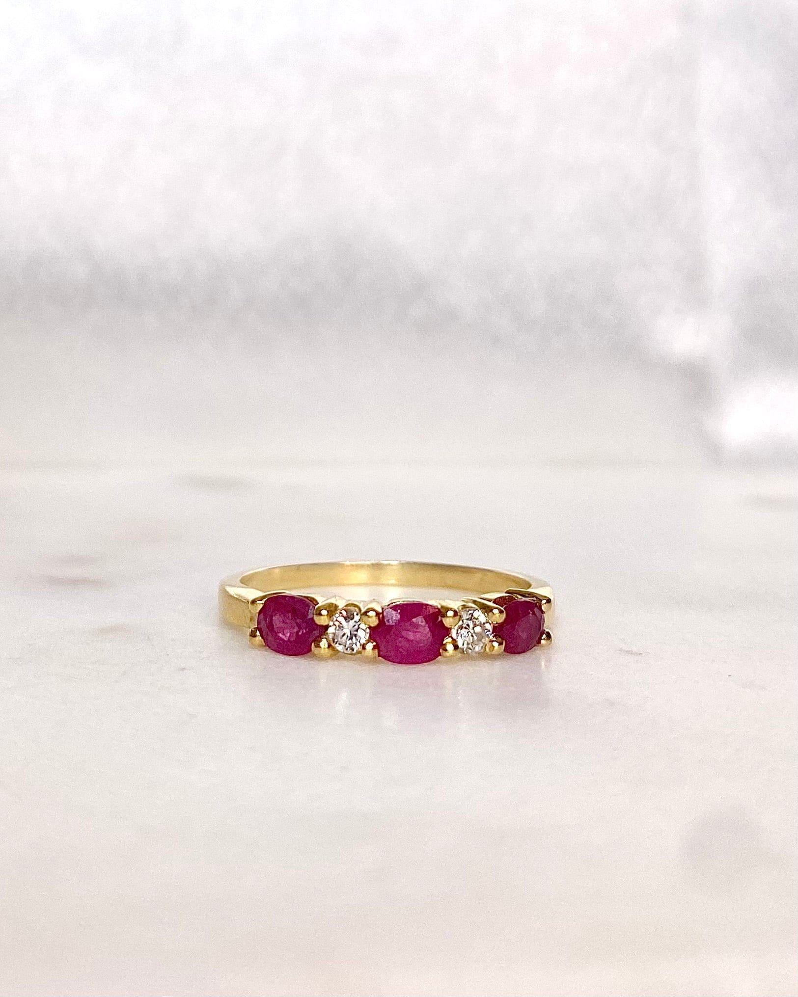 Demi Alliance Rubis 0.60 carat &amp; Diamants "Maia" - Elliade Paris