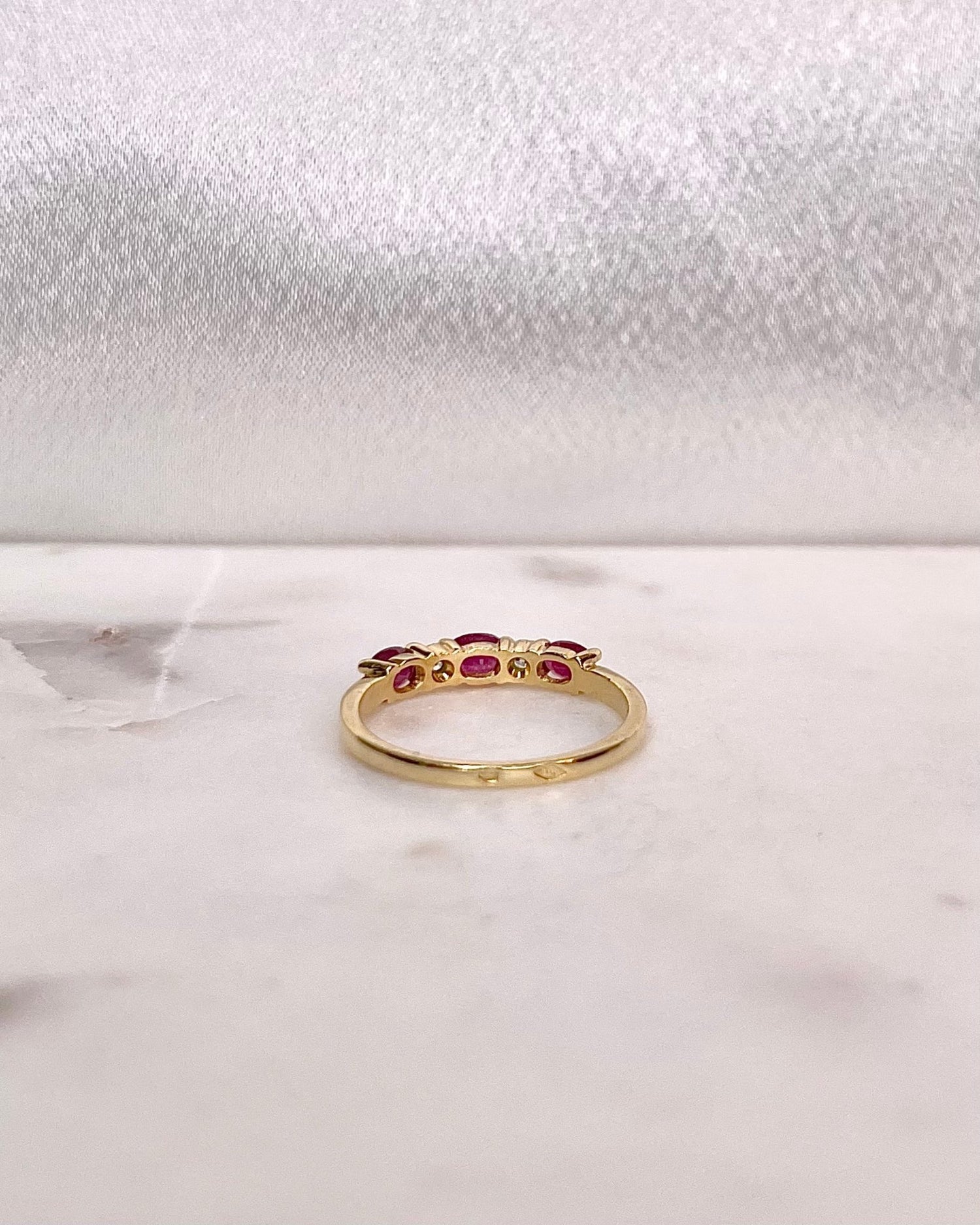 Demi Alliance Rubis 0.60 carat &amp; Diamants &quot;Maia&quot; - Elliade Paris