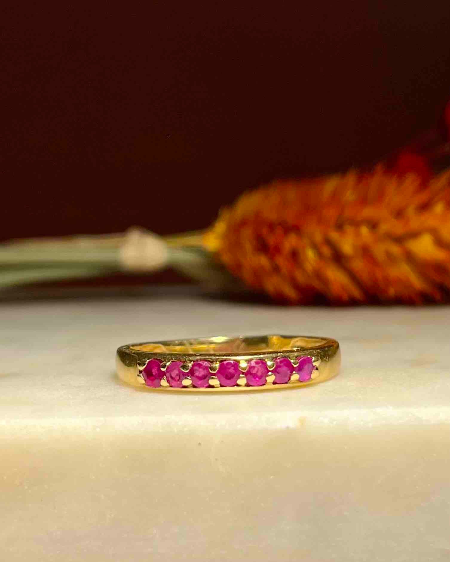 Vintage ruby ​​half wedding band "Justine"