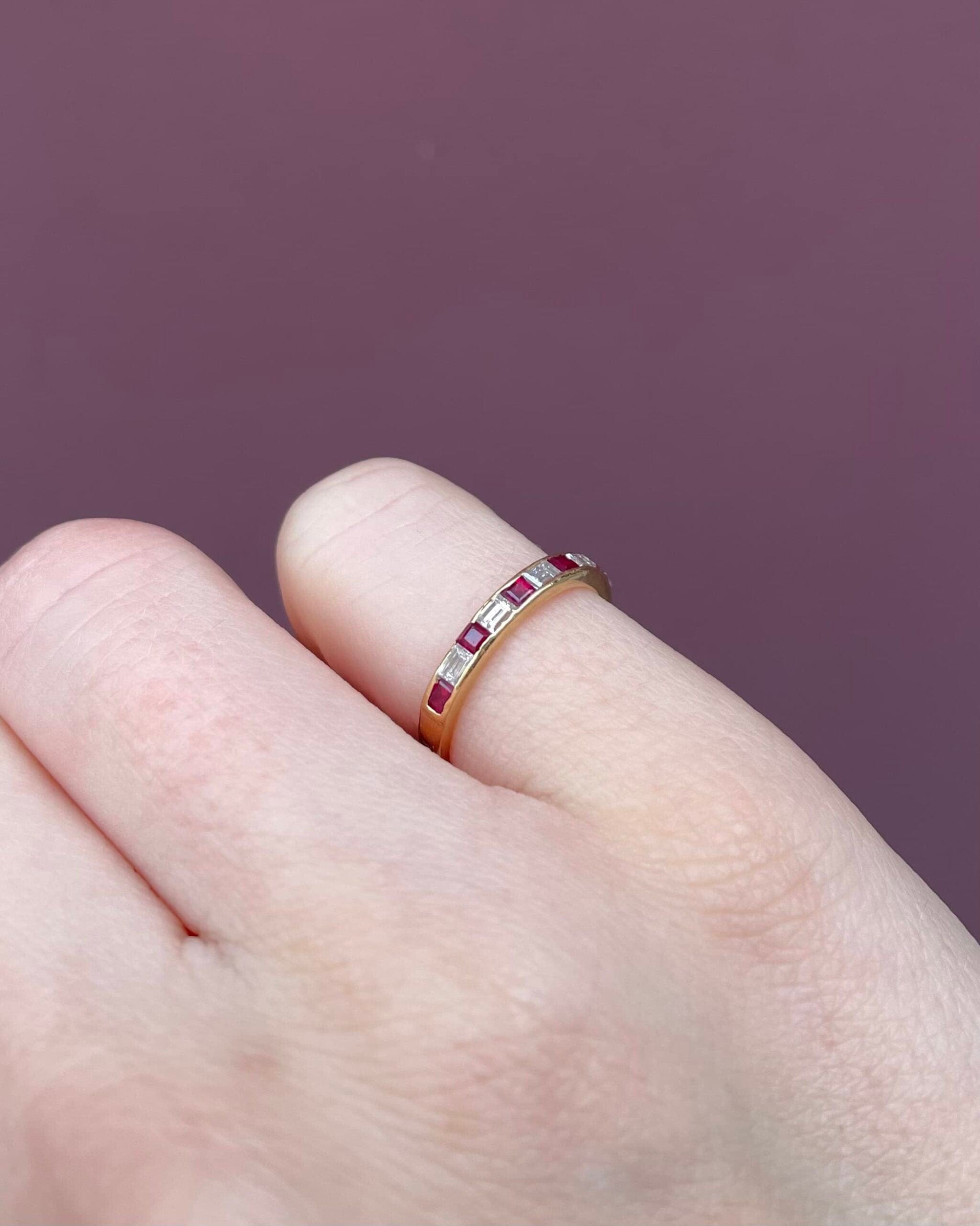 Bague Demi-Alliance Rubis &amp; Diamants "Lola" - Elliade Paris