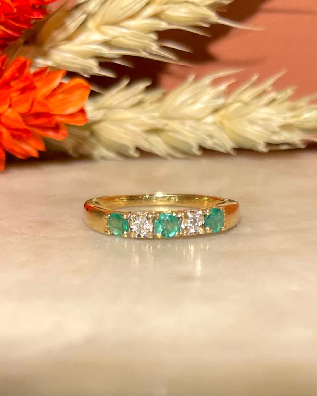 Demi-alliance émeraudes &amp; diamants &quot;Berthe&quot;