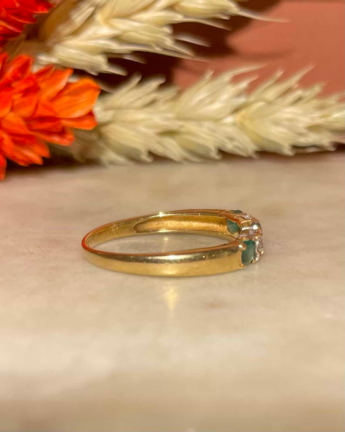 Demi-alliance émeraudes &amp; diamants &quot;Berthe&quot;
