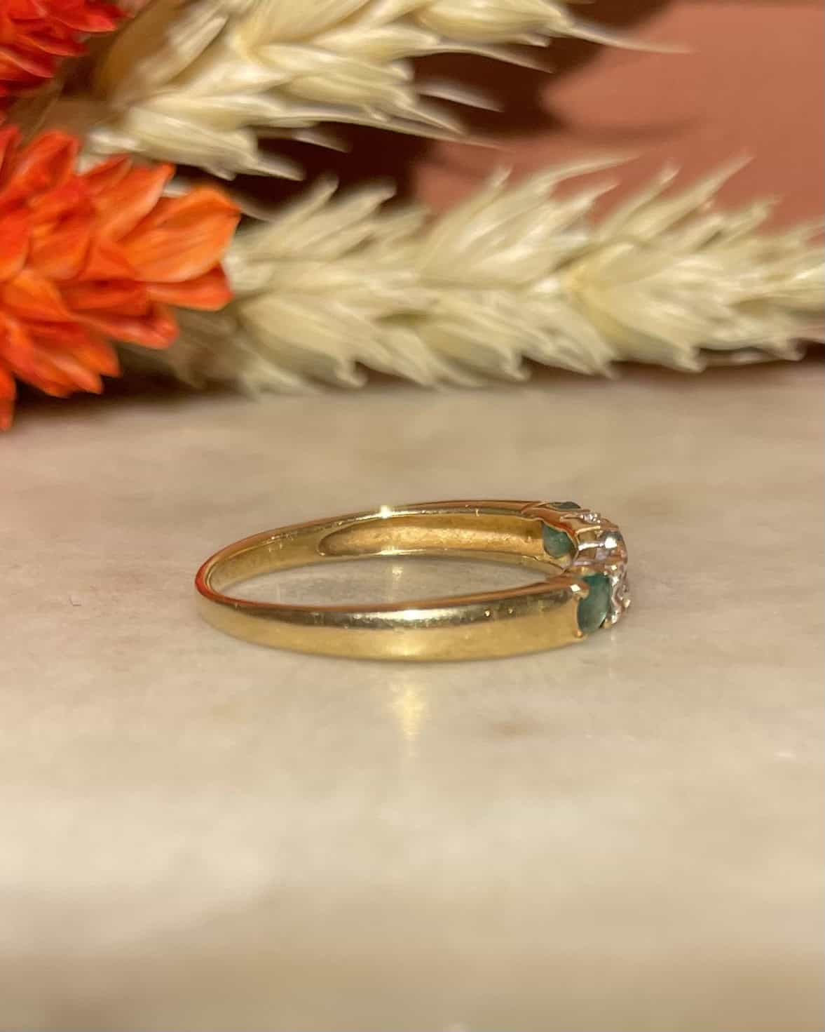 Demi-alliance émeraudes &amp; diamants "Berthe"