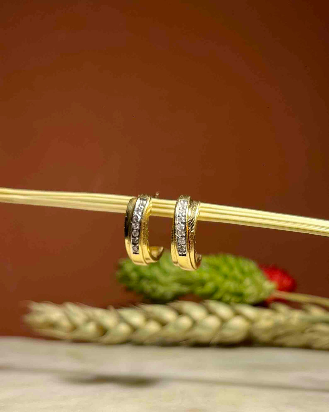 Pendientes medio aro con 14 diamantes "Emie"