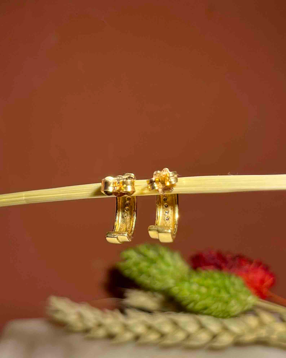 Pendientes medio aro con 14 diamantes "Emie"