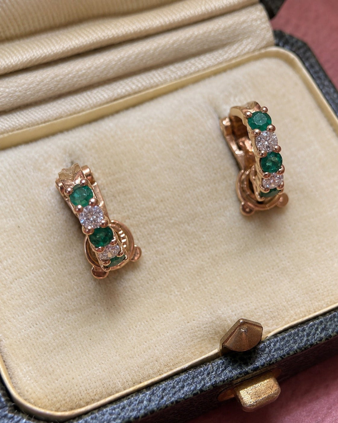 Demi-Créoles Émeraudes &amp; Diamants, Or 4.46g "Martine" - Elliade Paris
