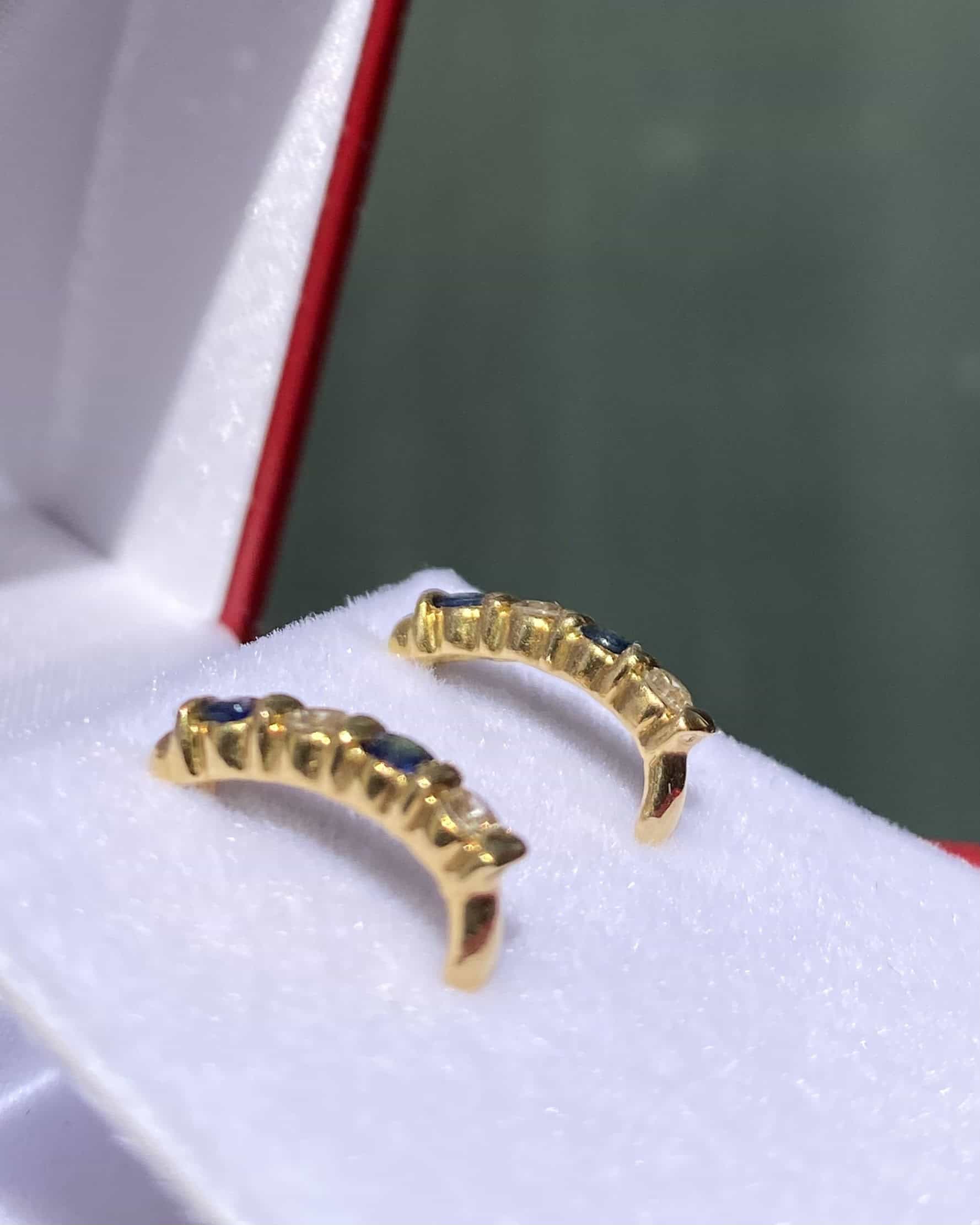 Demi-Créoles Saphirs &amp; Diamants "Alexandra"