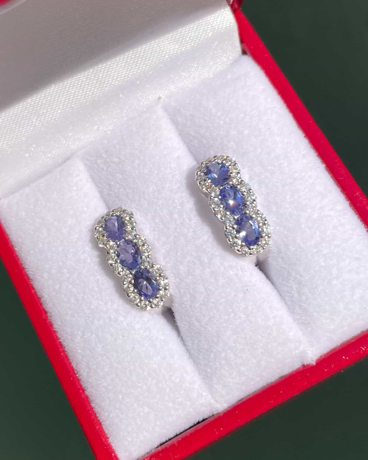 Demi Créoles Tanzanites 0.90 Carat et 44 Diamants "Félicia" - Elliade Paris