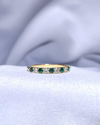 Demie alliance émeraudes &amp; diamants &quot;Amélie&quot; - Elliade Paris