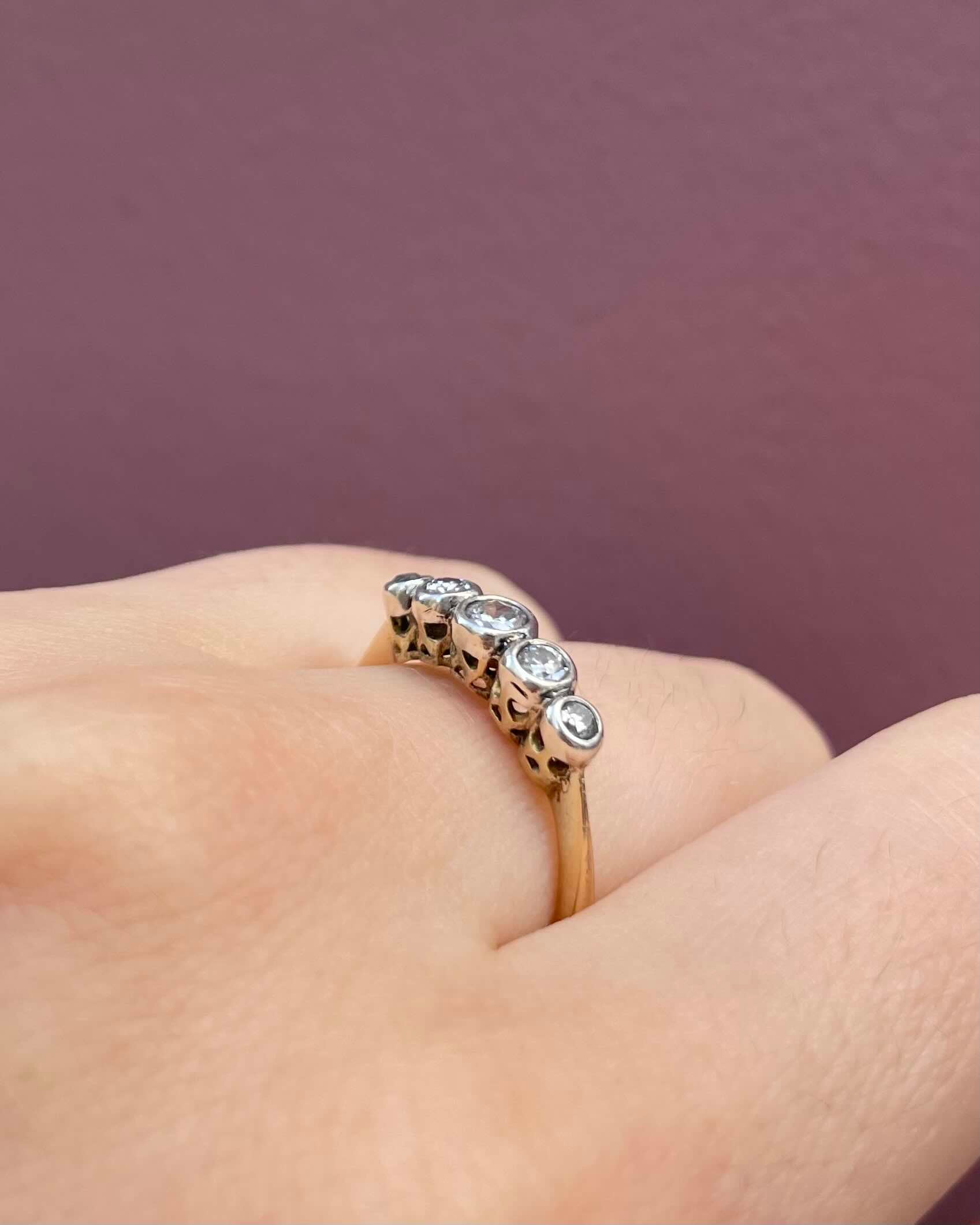 Anillo Art Déco "Naya" con 5 diamantes