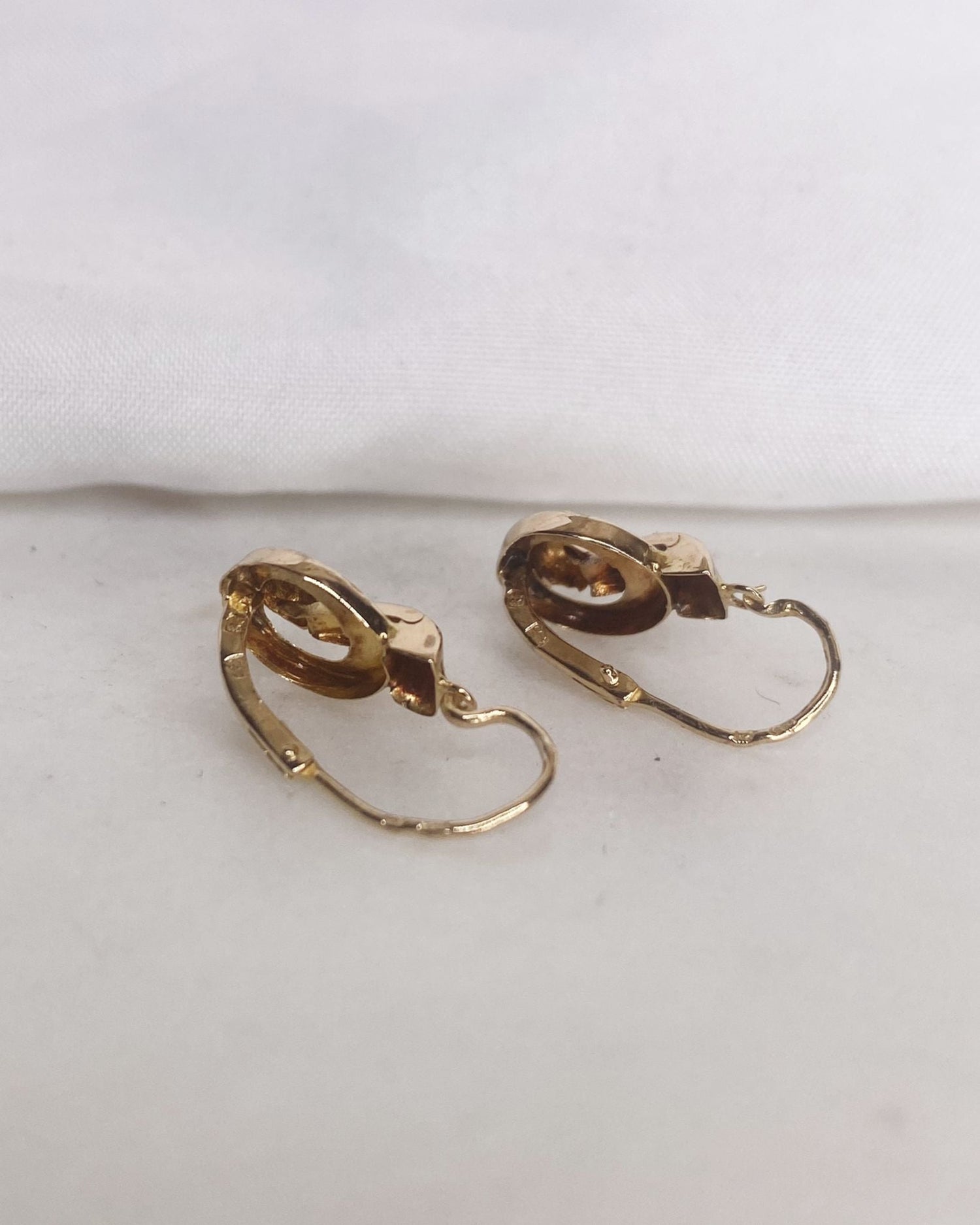 Dormeuses Vintage Or jaune 18 carats &quot;Layale&quot; - Elliade Paris