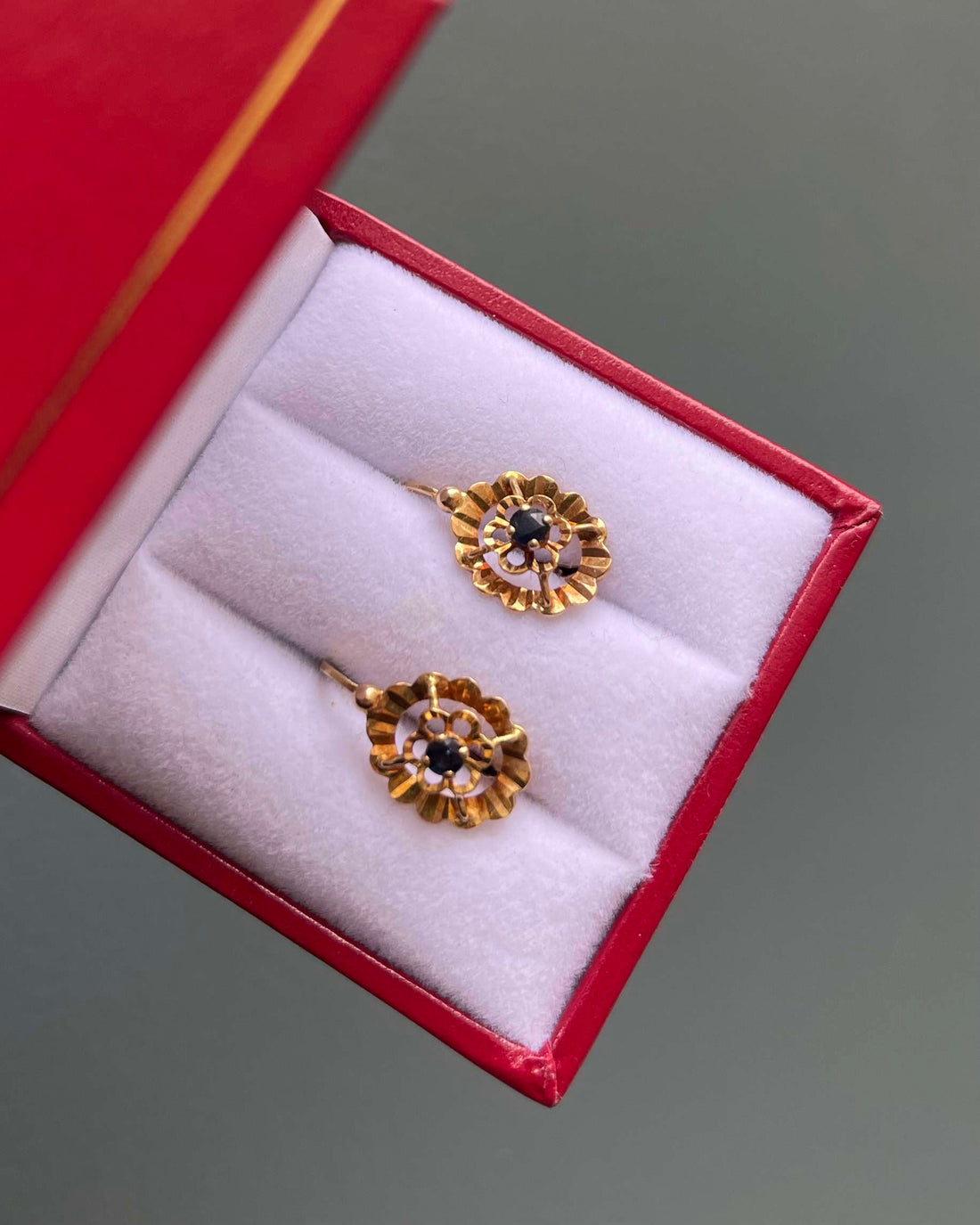 Dormeuses Vintage Saphirs 0.18 Carat &quot;Floriane&quot;