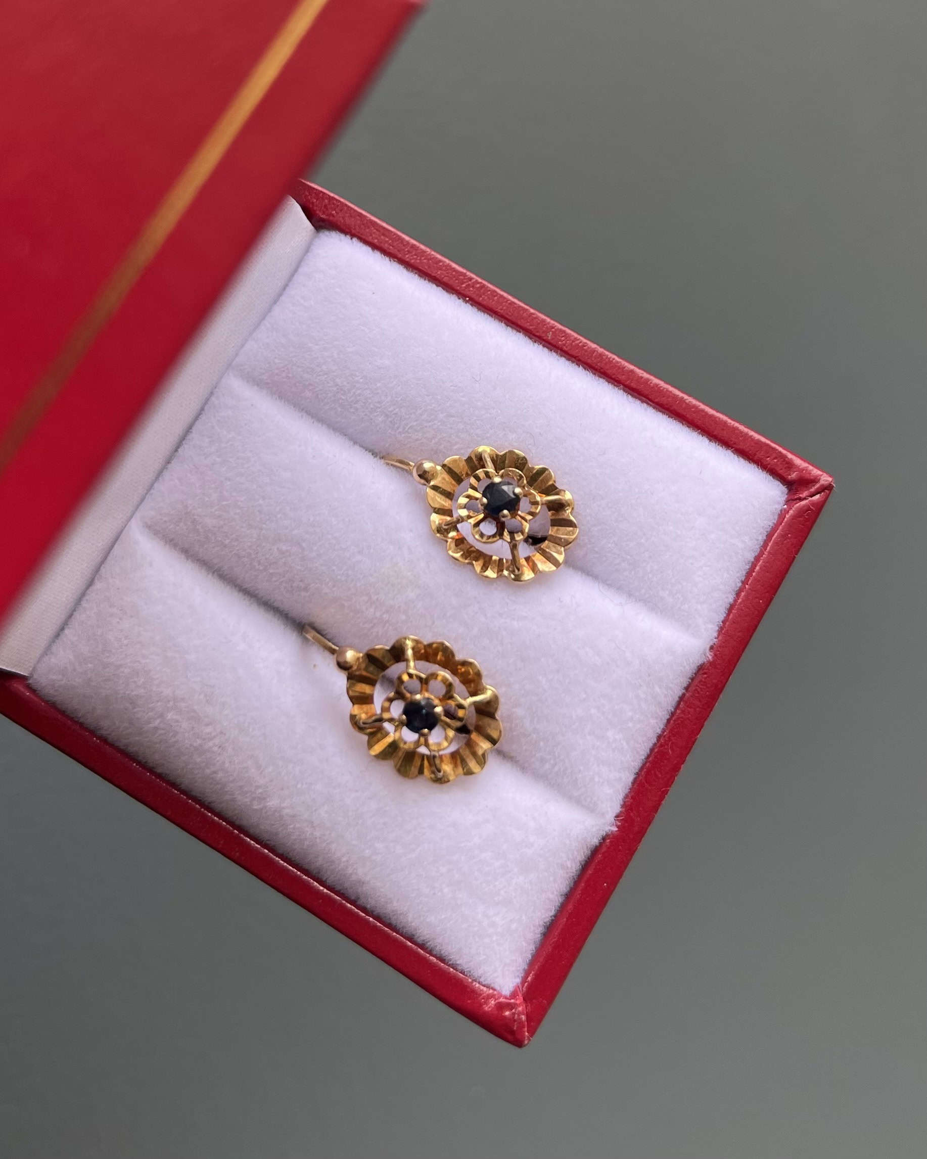 Dormeuses Vintage Saphirs 0.18 Carat "Floriane" - Elliade Paris
