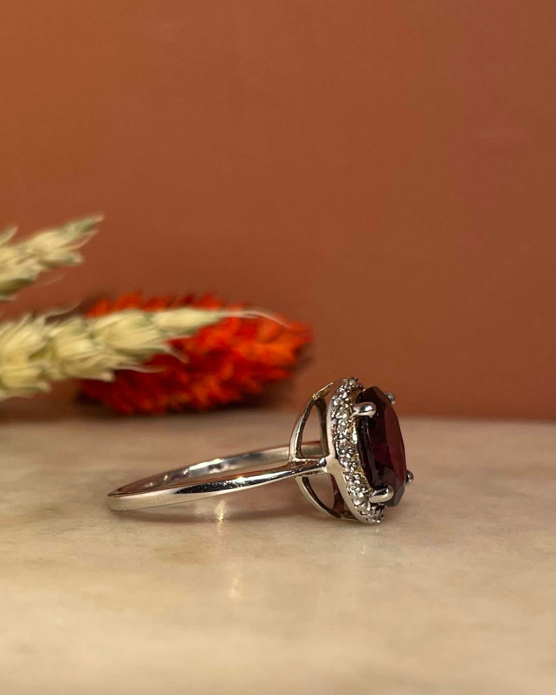 Bague Marguerite Grenat 2.60 carats &amp; Diamants &quot;Julienne&quot;