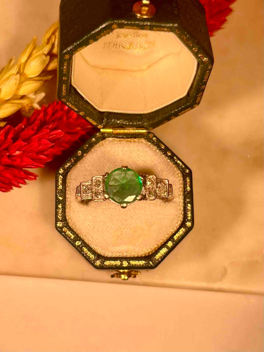 Bague Art-Déco Émeraude 1 Carat et Diamants &quot;Kary&quot;