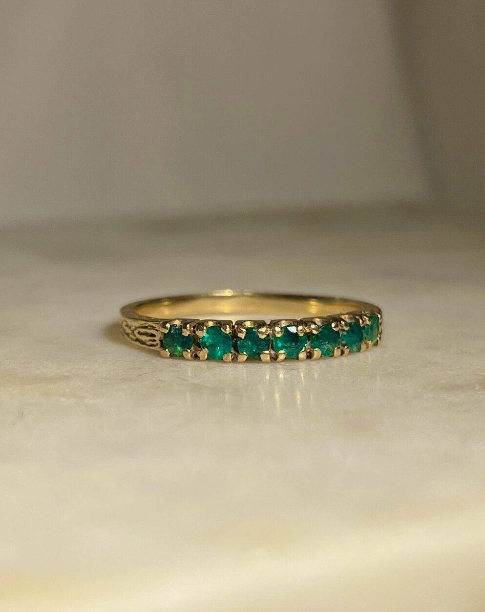 "Mélia" emerald half wedding band