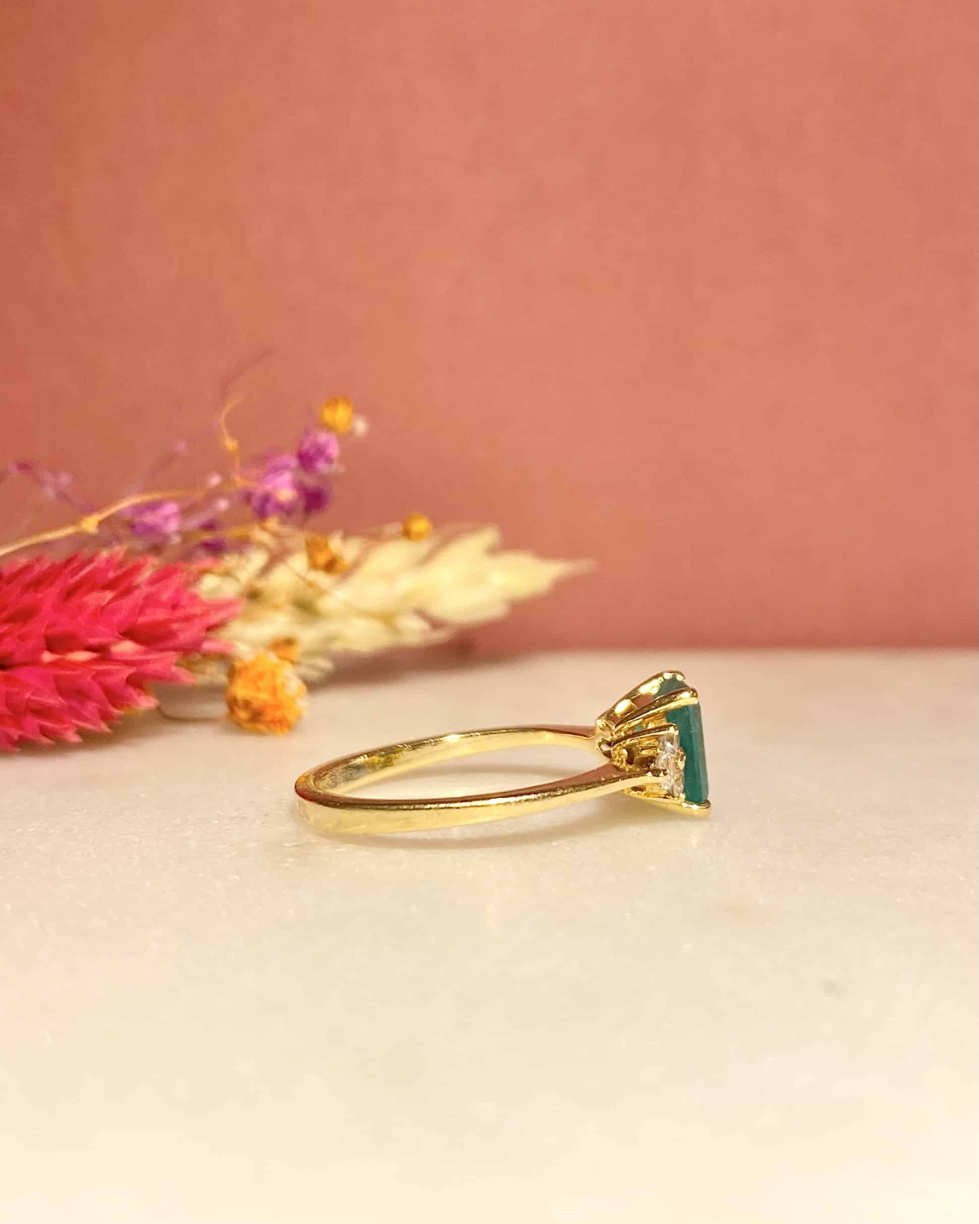 Bague Trilogie Emeraude 0.85 carat &amp; Diamants "Aimee"