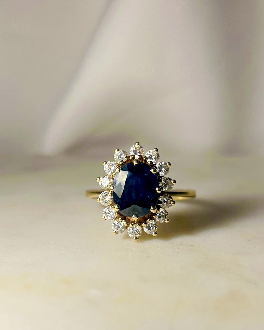 Bague marguerite saphir &amp; diamants &quot;Sarah&quot;