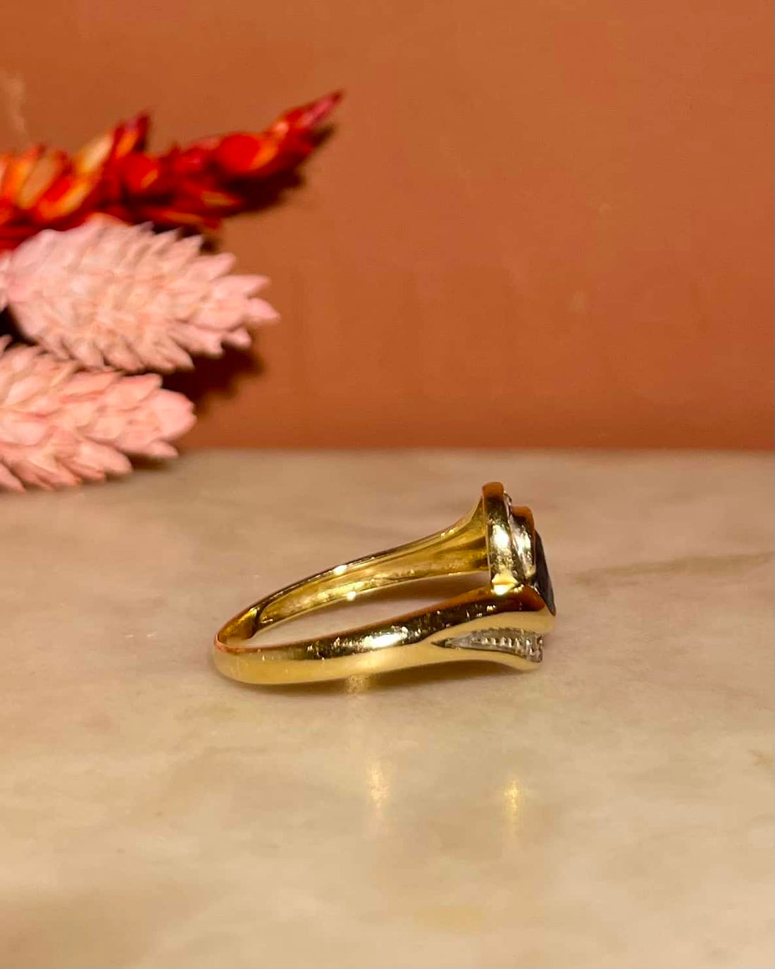 Anillo de zafiro y diamantes "Maela"