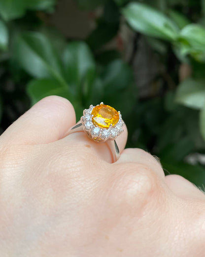 Bague Marguerite Saphir Jaune 2.90 carats &amp; Diamants &quot;Sirena&quot;