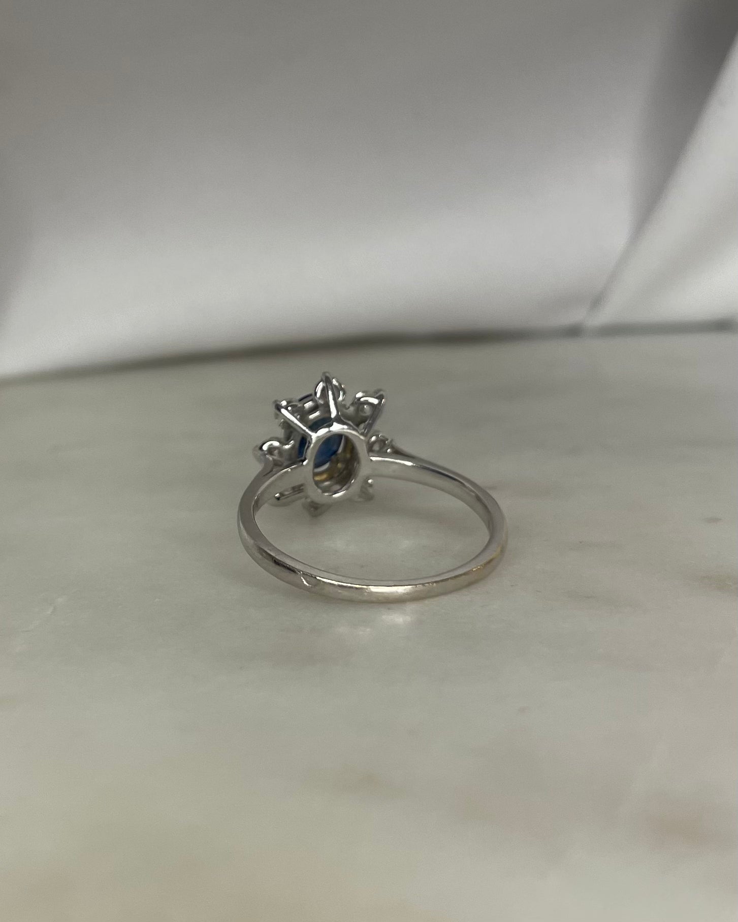 Bague Marguerite Saphir 0.90 carat &amp; Diamants “Anastasie”