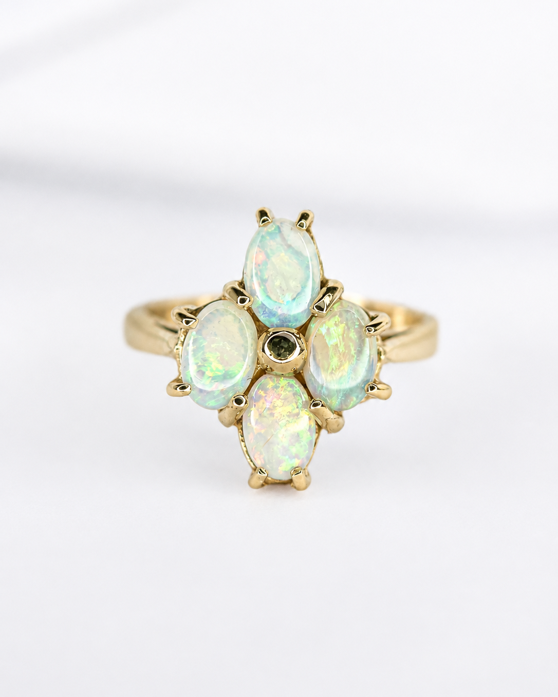 Bague Losange Opales Cabochon 1.08 carat "Amanda"