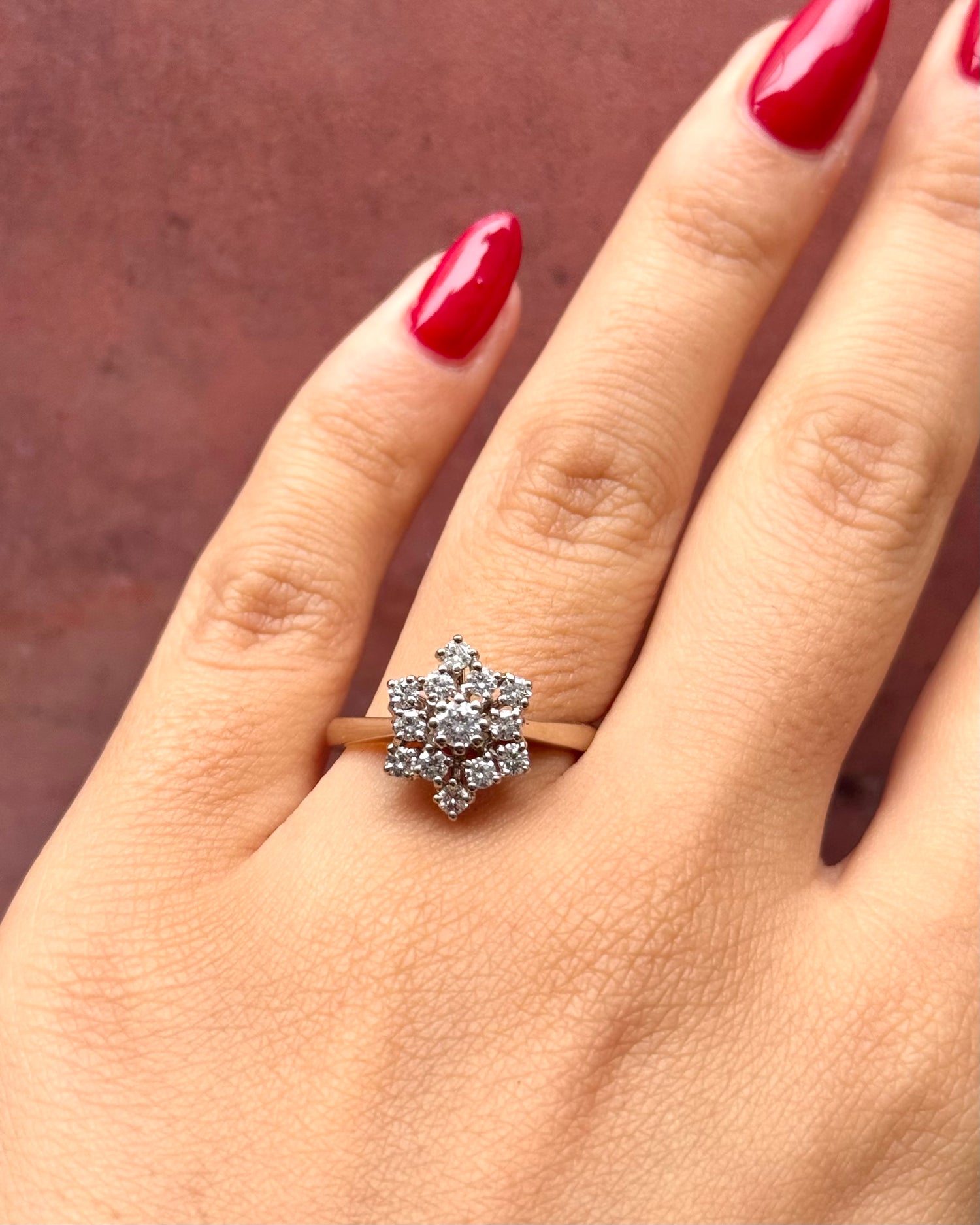 “Valérie” 0.46-carat Diamond Daisy Ring, 4.15 g