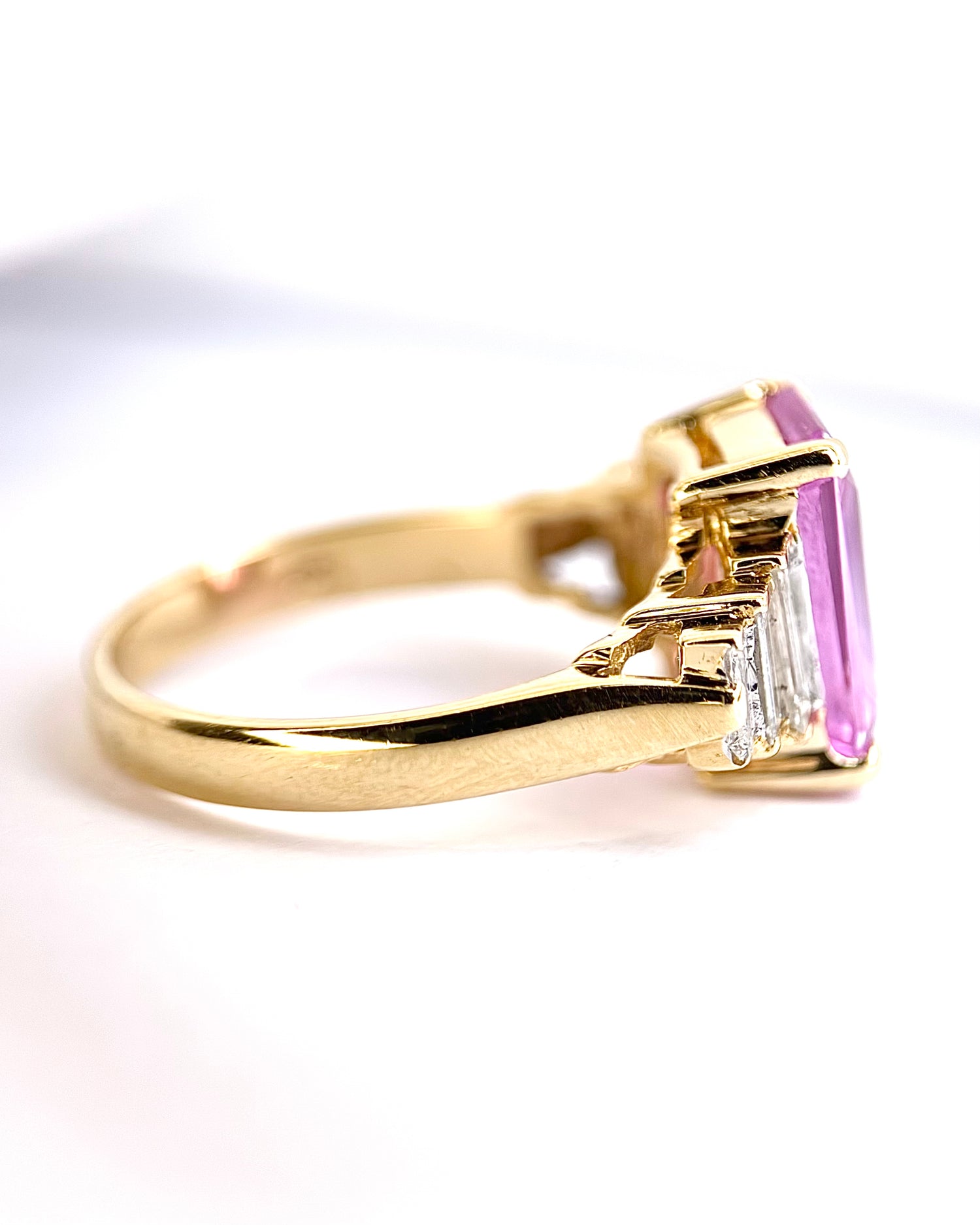 Bague Trilogie Saphir Rose 3.27 carats &amp; Diamants 0.60 carat 4.95g "Ermi"