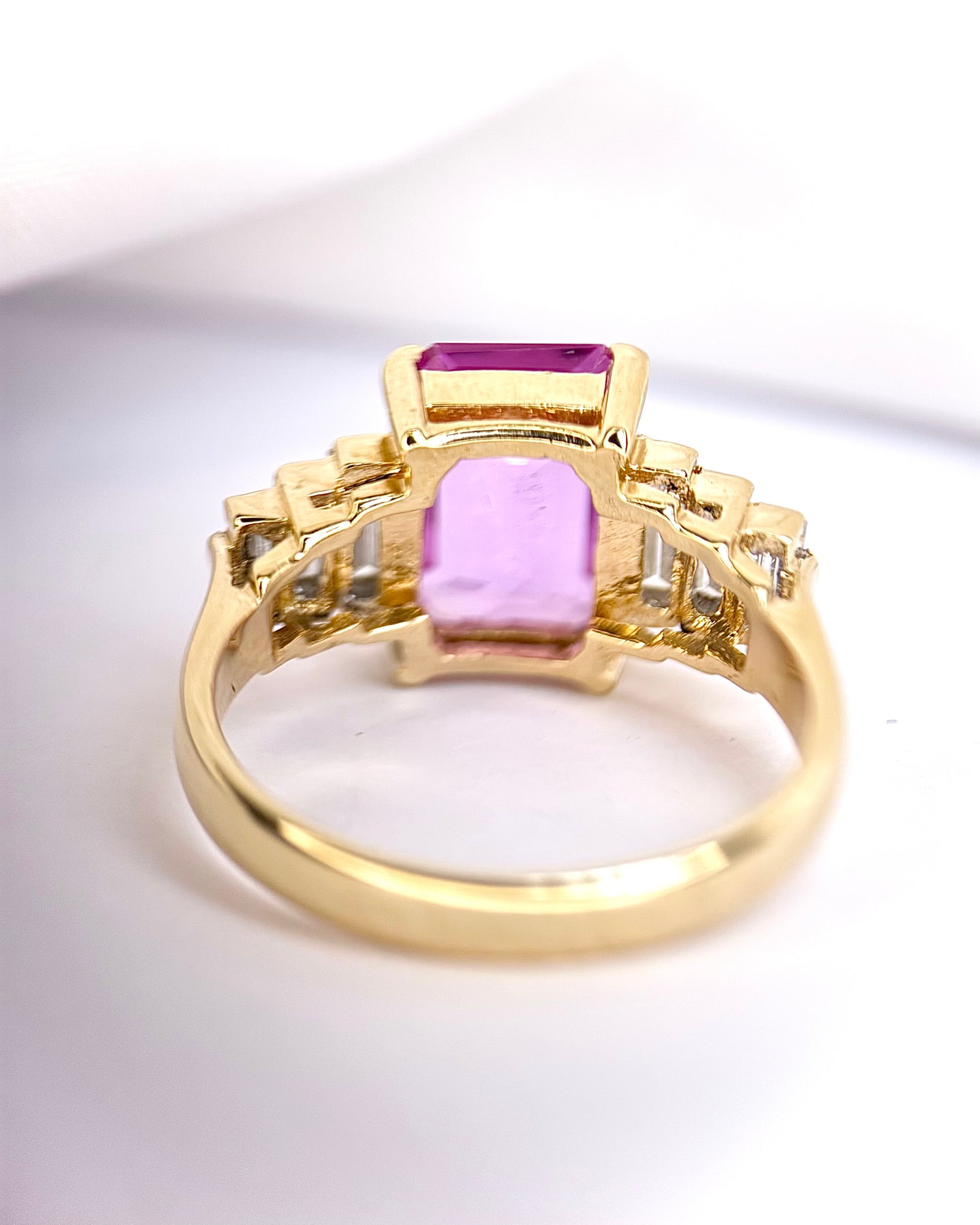 Bague Trilogie Saphir Rose 3.27 carats &amp; Diamants 0.60 carat 4.95g "Ermi"