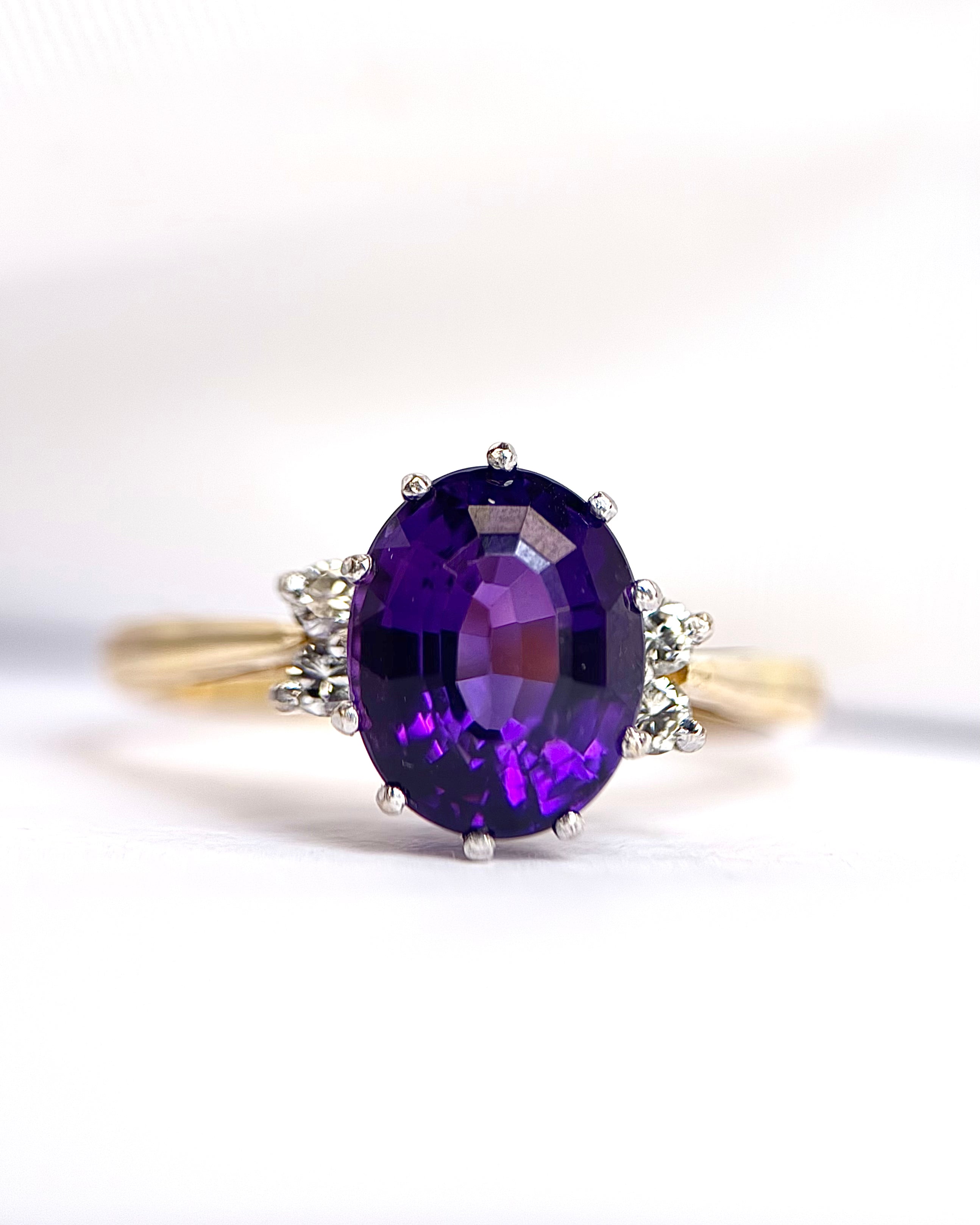 Amethyst Trilogy Ring 2.95 carats, Diamonds &amp; Gold 4.46 g “Anaïze”