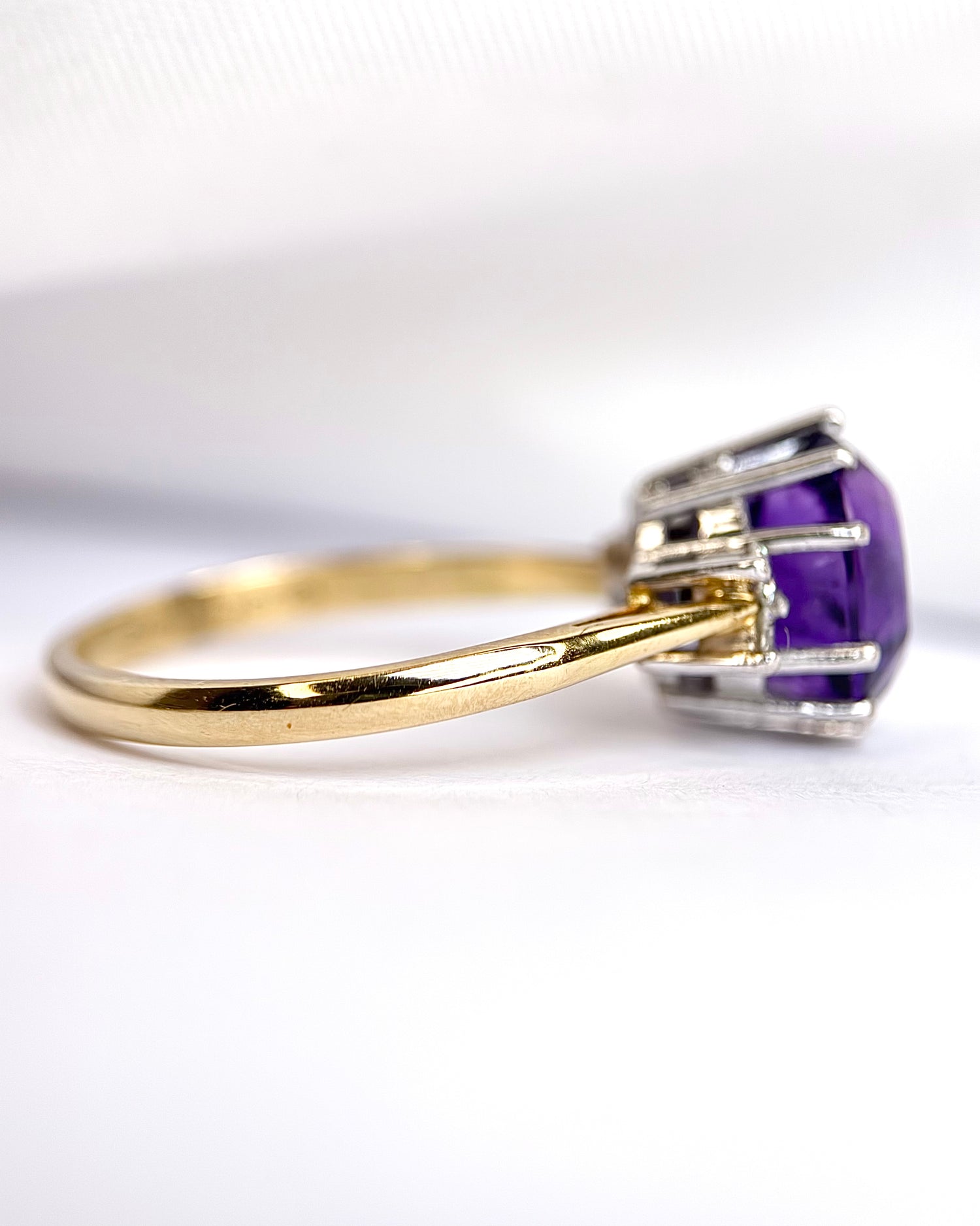 Amethyst Trilogy Ring 2.95 carats, Diamonds &amp; Gold 4.46 g “Anaïze”