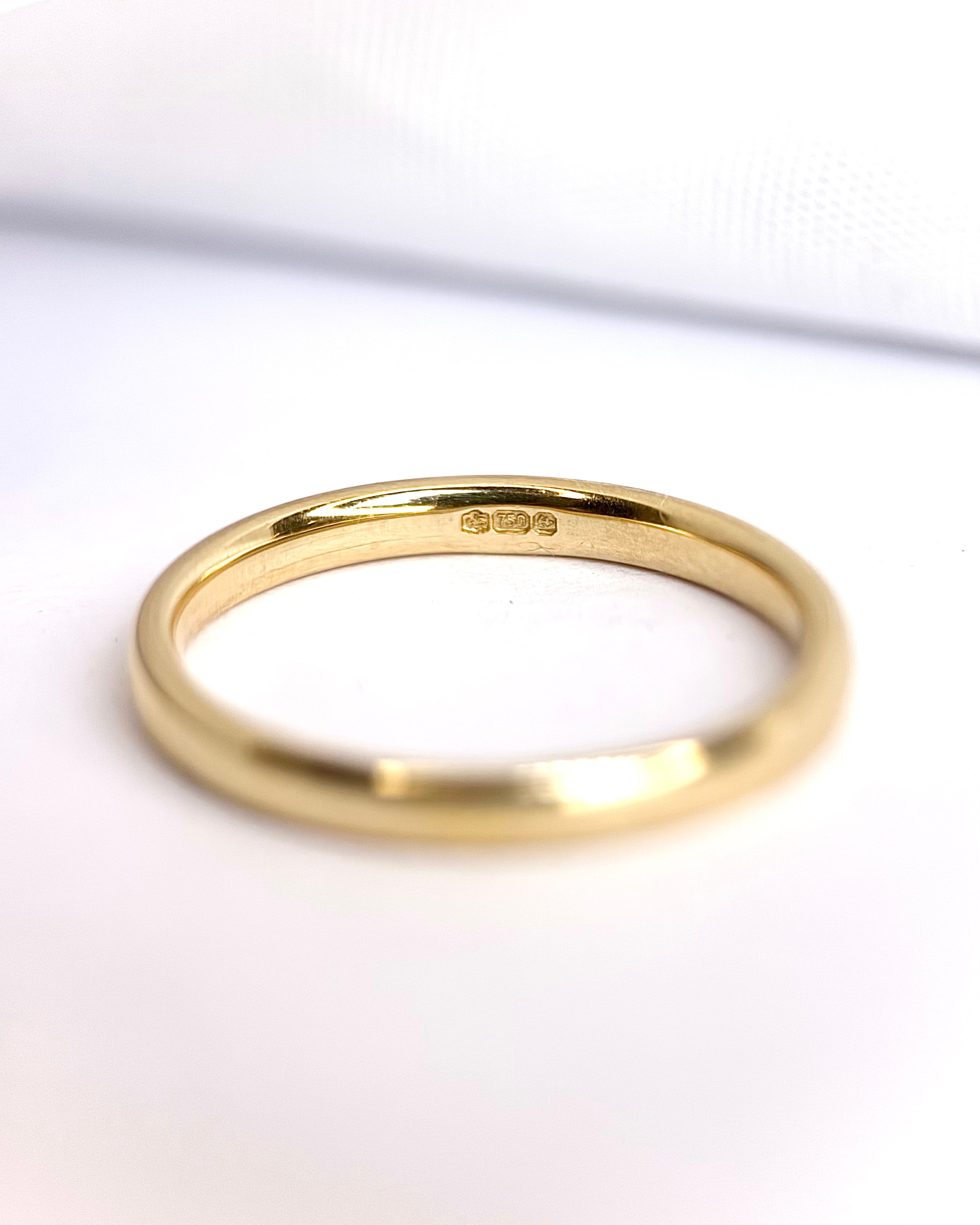 18-carat yellow gold wedding band 2.1 mm “Inaya”