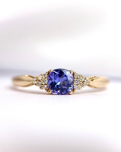 Anillo trilogía de tanzanita de 0.70 quilates y diamantes «Aline»