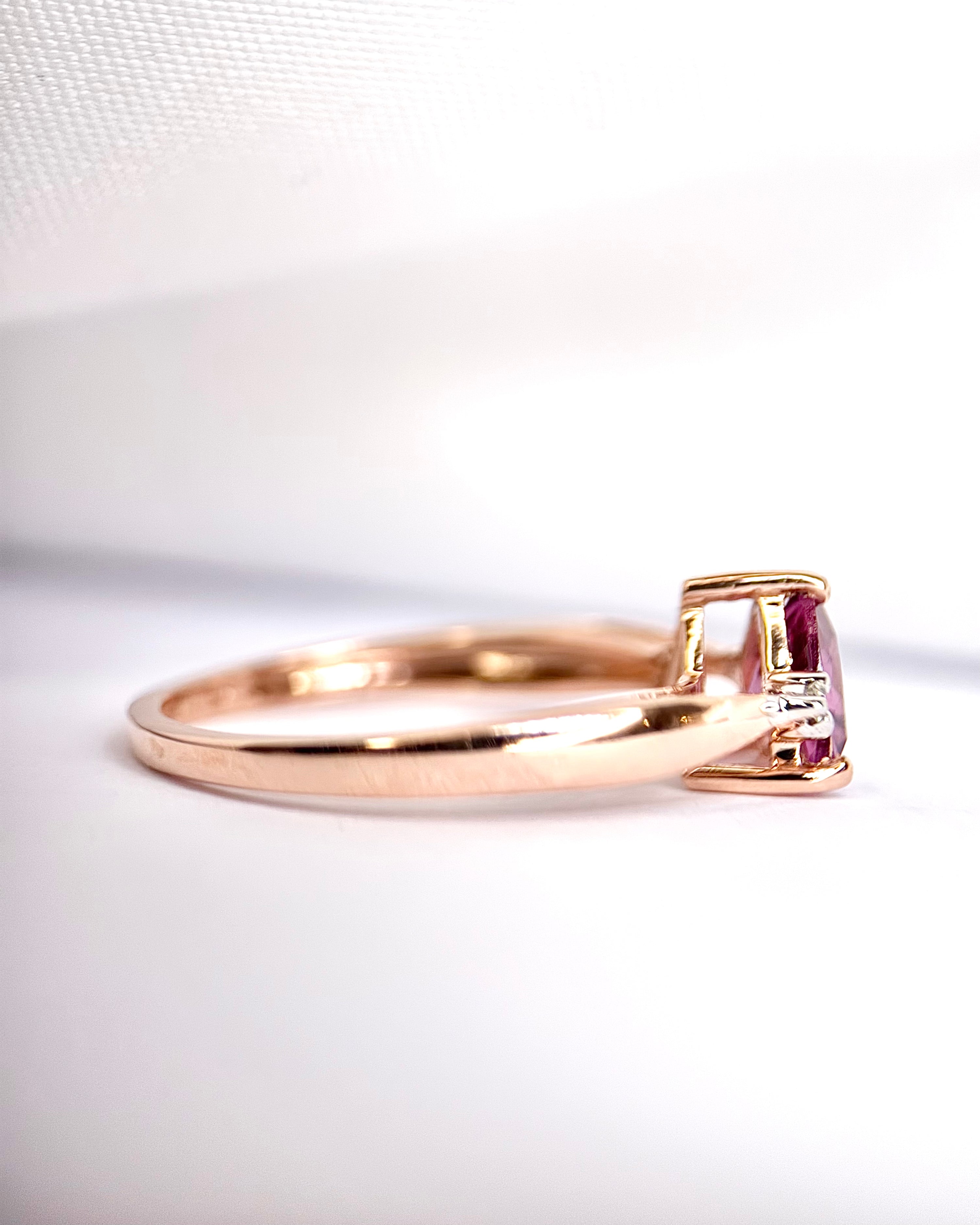 Anillo trilogía de granate de 0,70 quilates y diamantes «Ineya»
