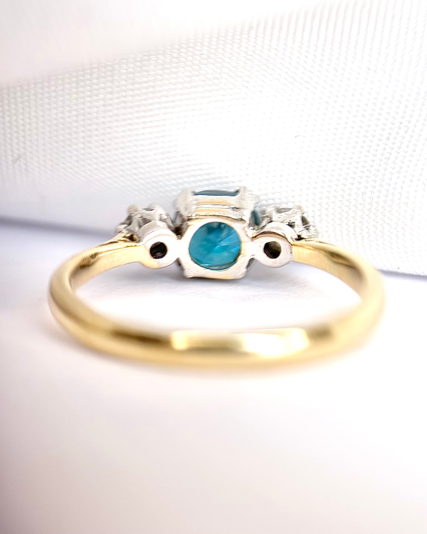 Bague Trilogie Zircon 0.85 carat &amp; Diamants "Ariel"