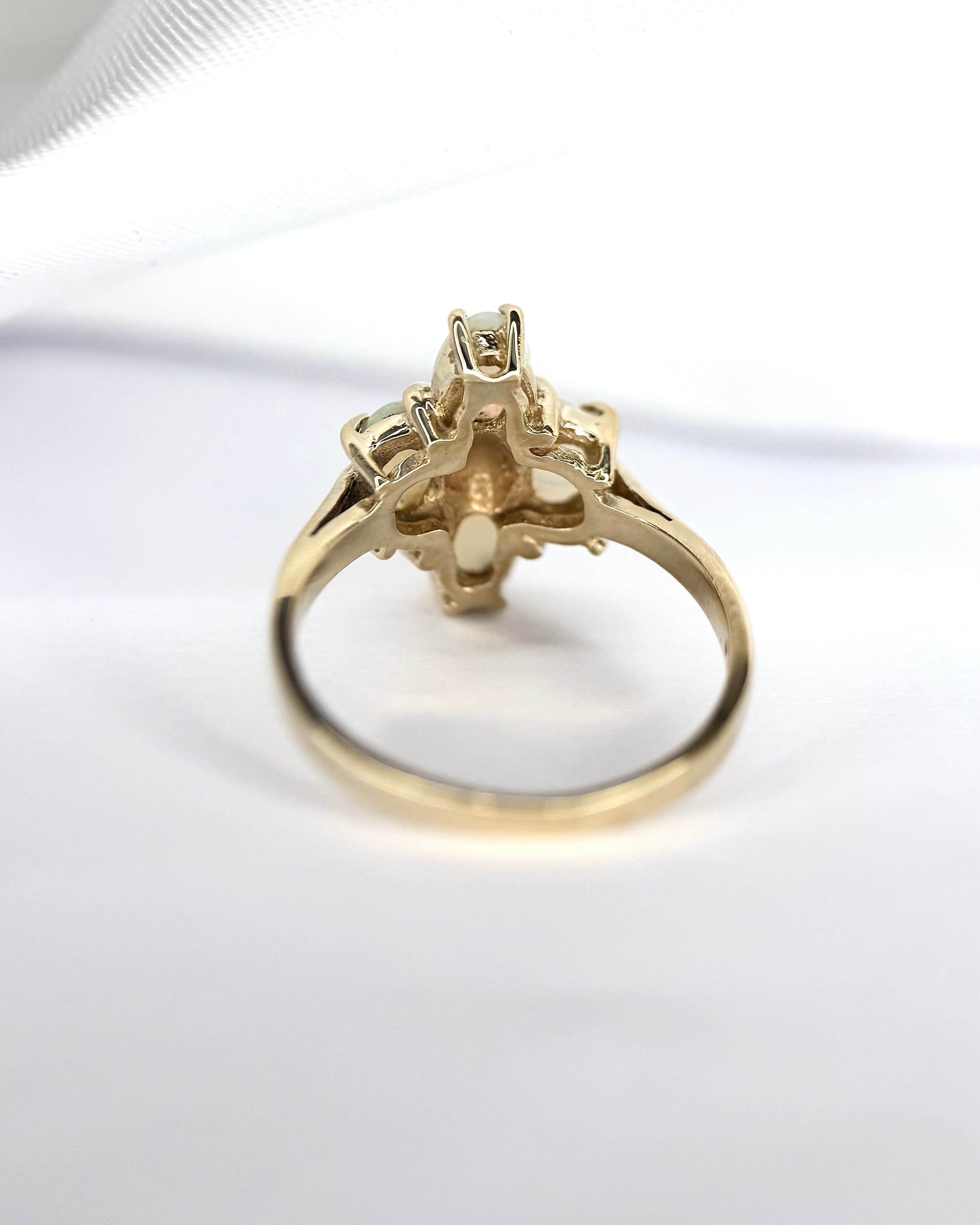 Bague Losange Opales Cabochon 1.08 carat "Amanda"