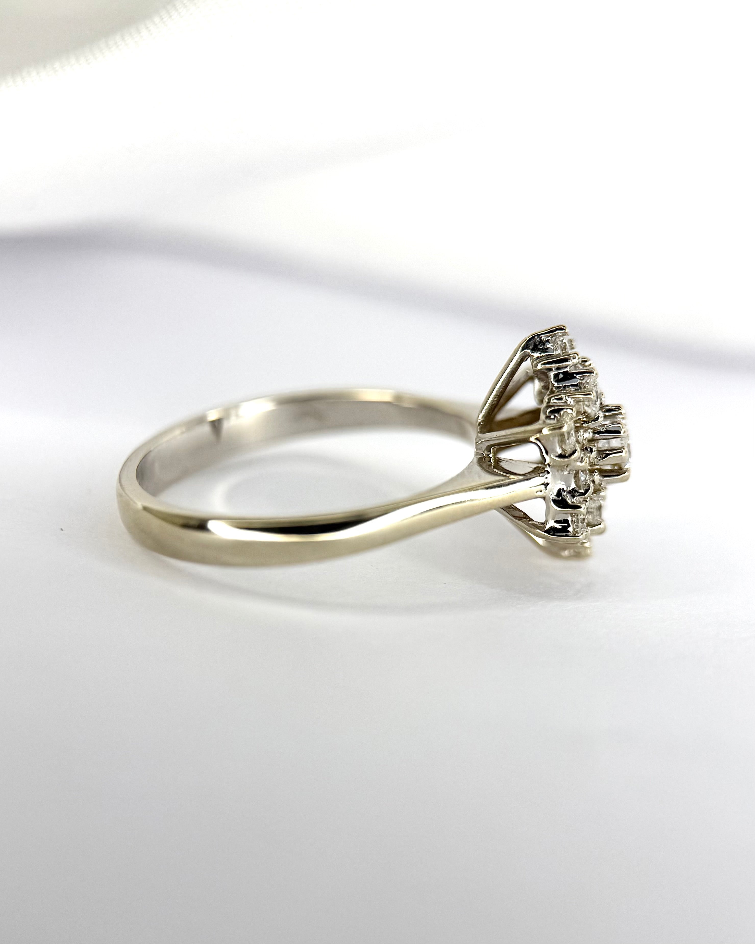 “Valérie” 0.46-carat Diamond Daisy Ring, 4.15 g