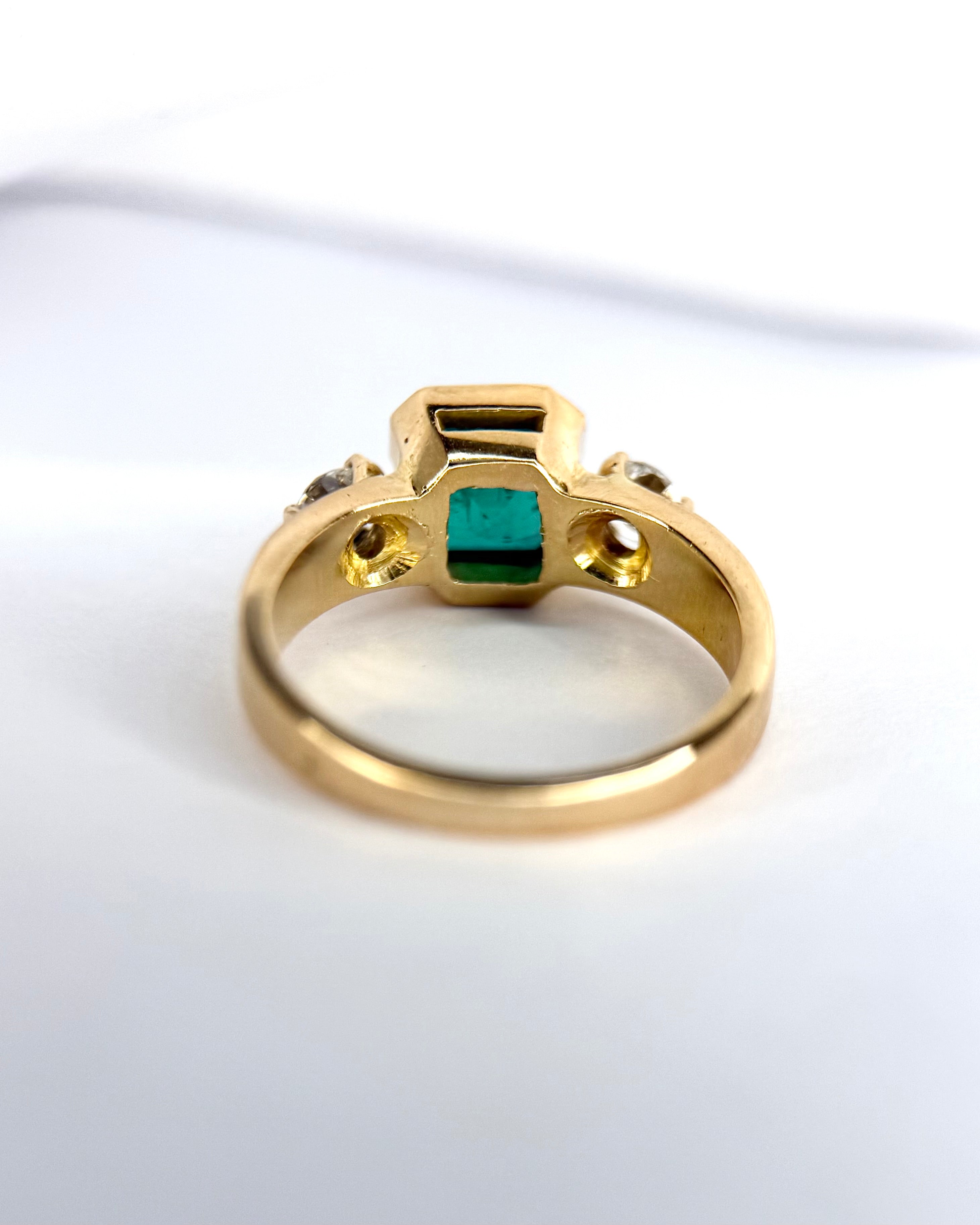 Anillo trilogía de esmeralda de 1.18 quilates y diamantes de 0.30 quilates, 5.4 g «Laurine»