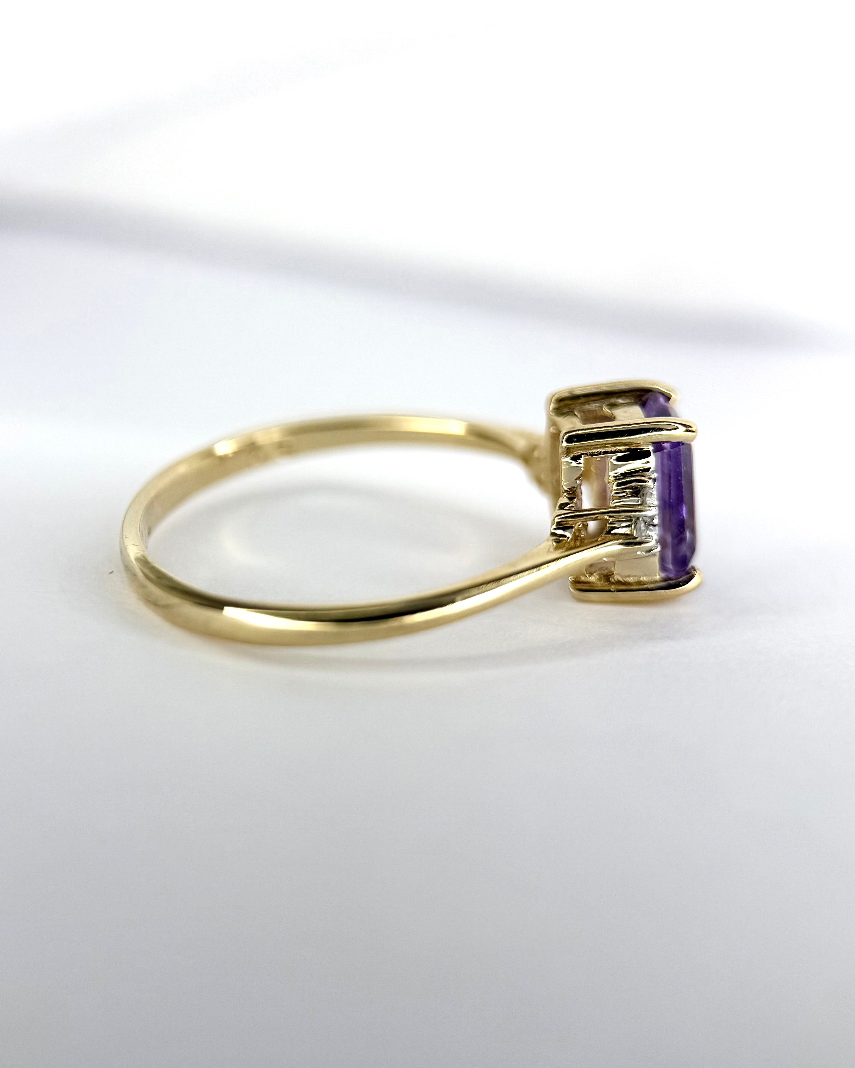Anillo trilogía de amatista de 0.90 quilates y diamantes «Tristane»