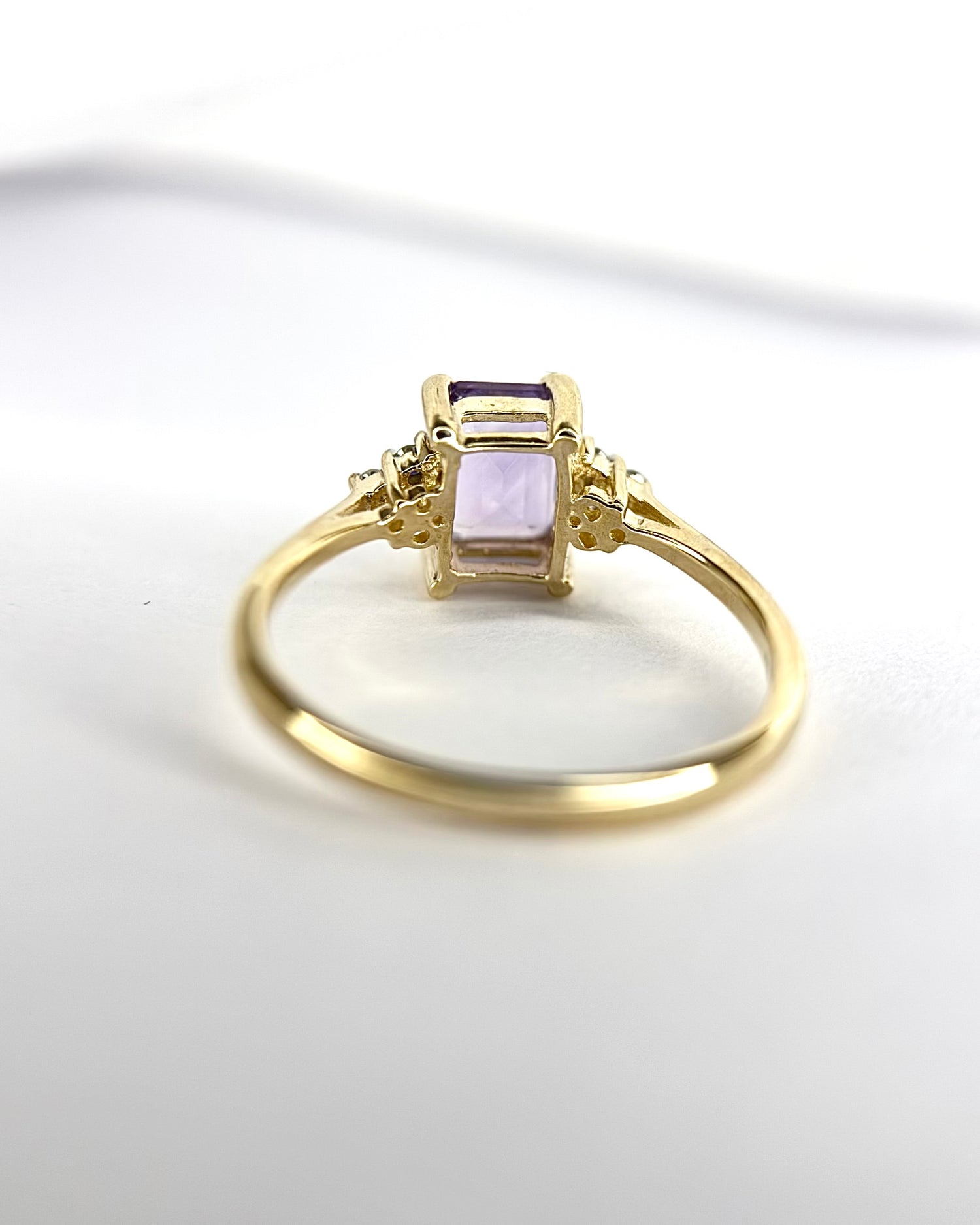 Anillo trilogía de amatista de 0.90 quilates y diamantes «Tristane»