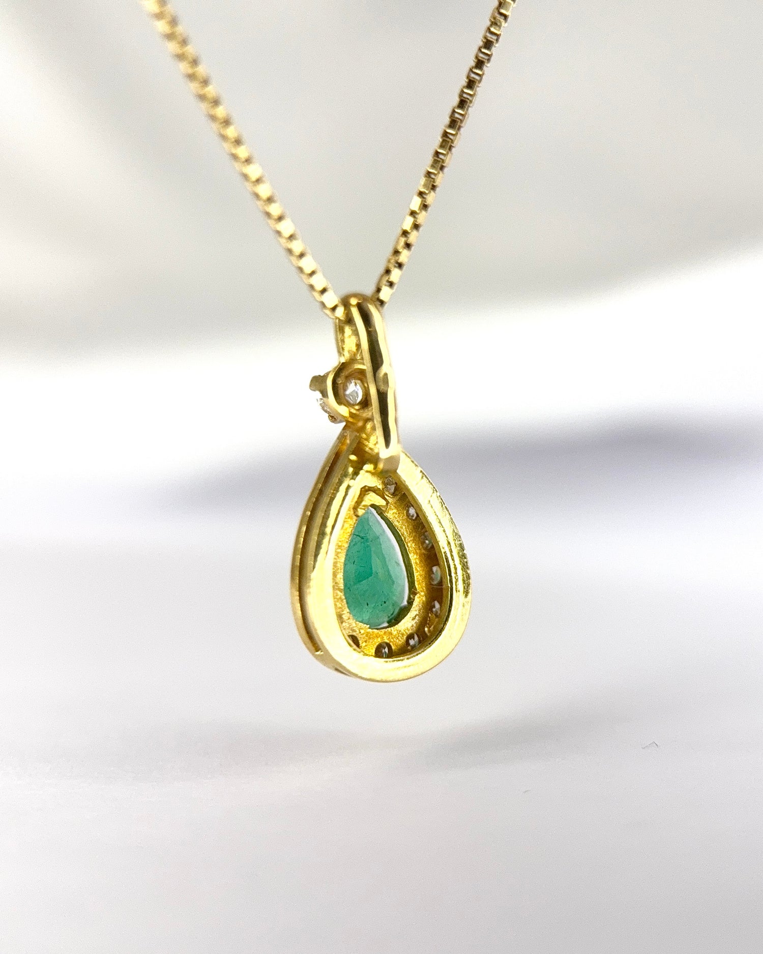 Pendentif Émeraude 0.71 carat &amp; Diamants "Carolina"