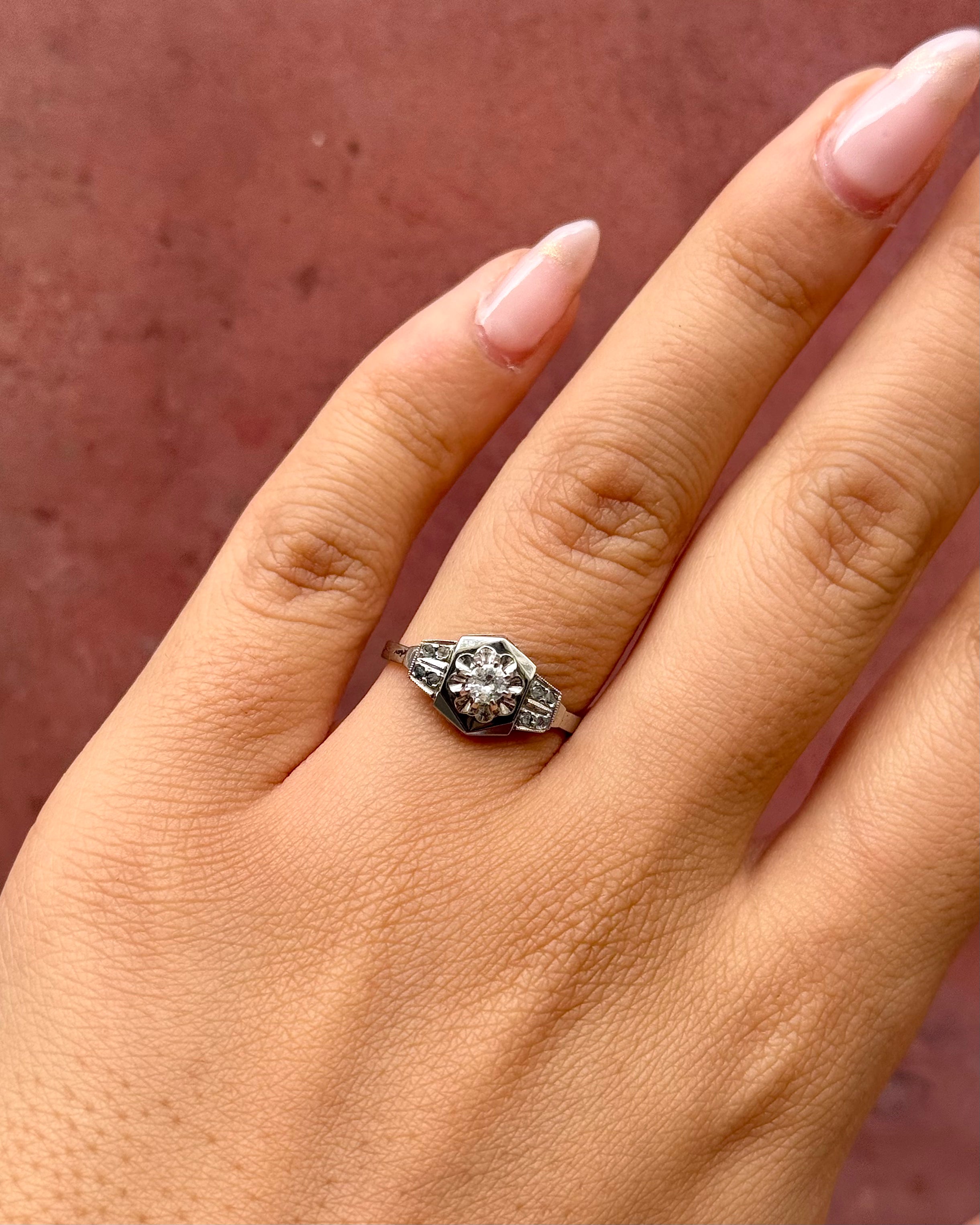 Anillo art déco con diamantes «Clara»