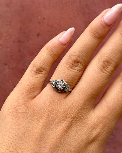 Anillo art déco con diamantes «Clara»