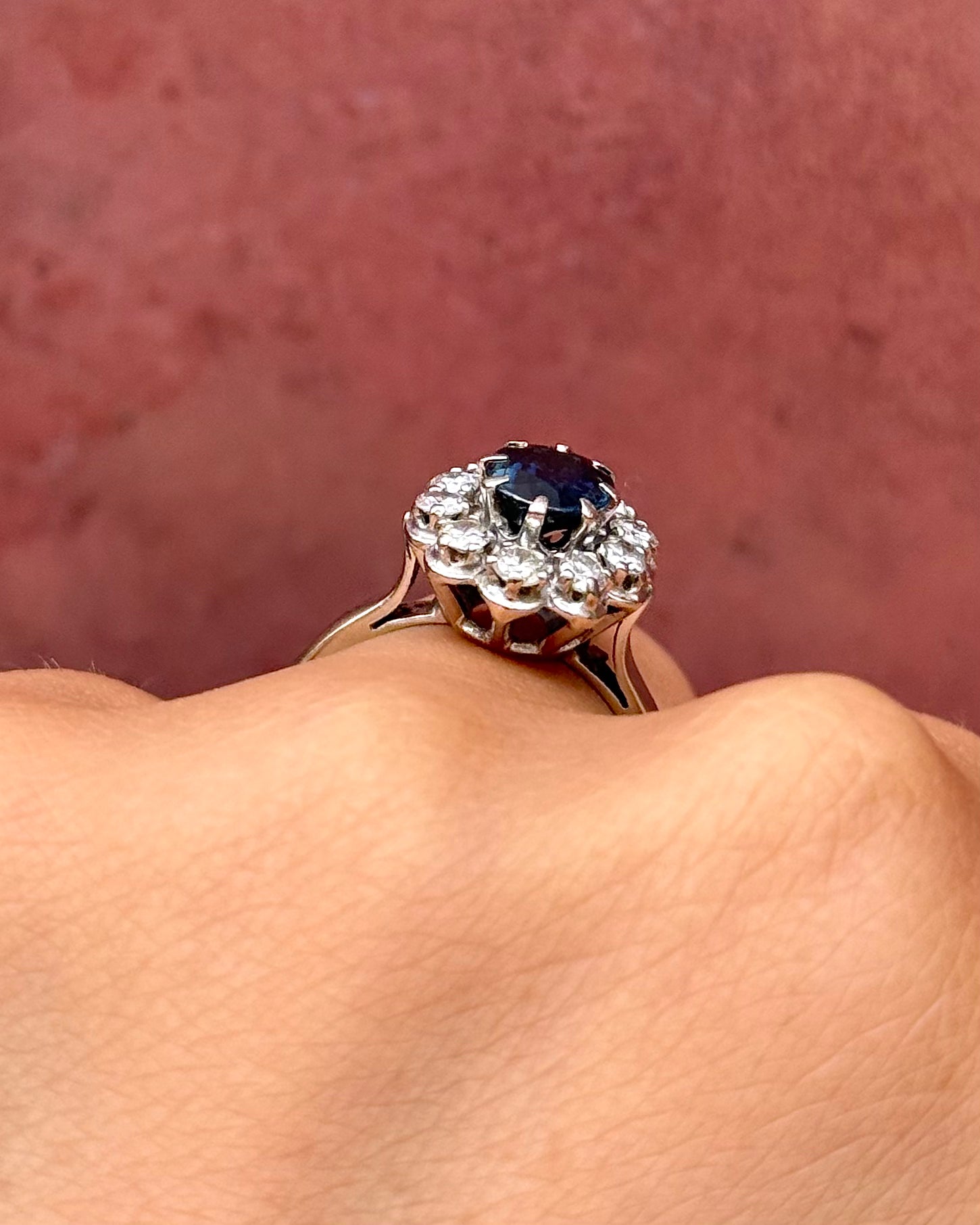 Anillo Margarita de zafiro de 1.30 quilates y diamantes de 0.60 quilates «Christelle»