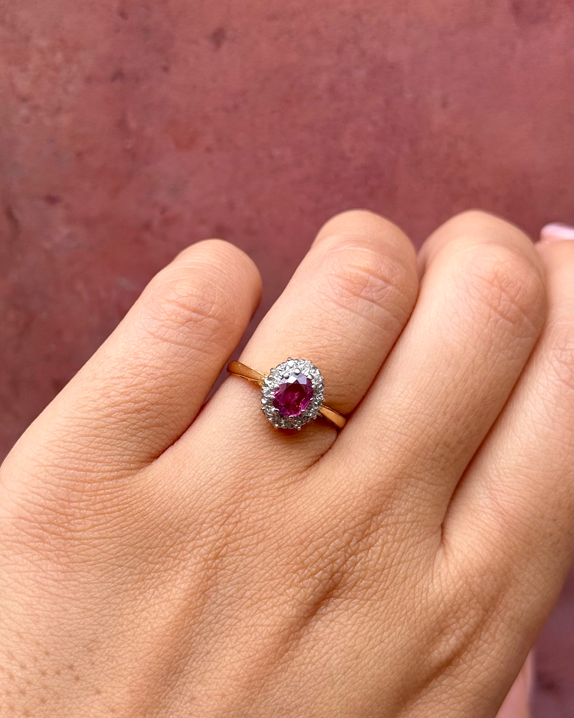 Anillo Margarita de Rubí de 0,70 quilates y Diamantes «Céline»