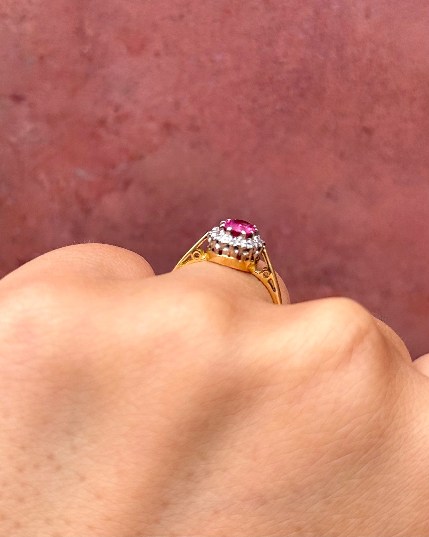 Anillo Margarita de Rubí de 0,70 quilates y Diamantes «Céline»