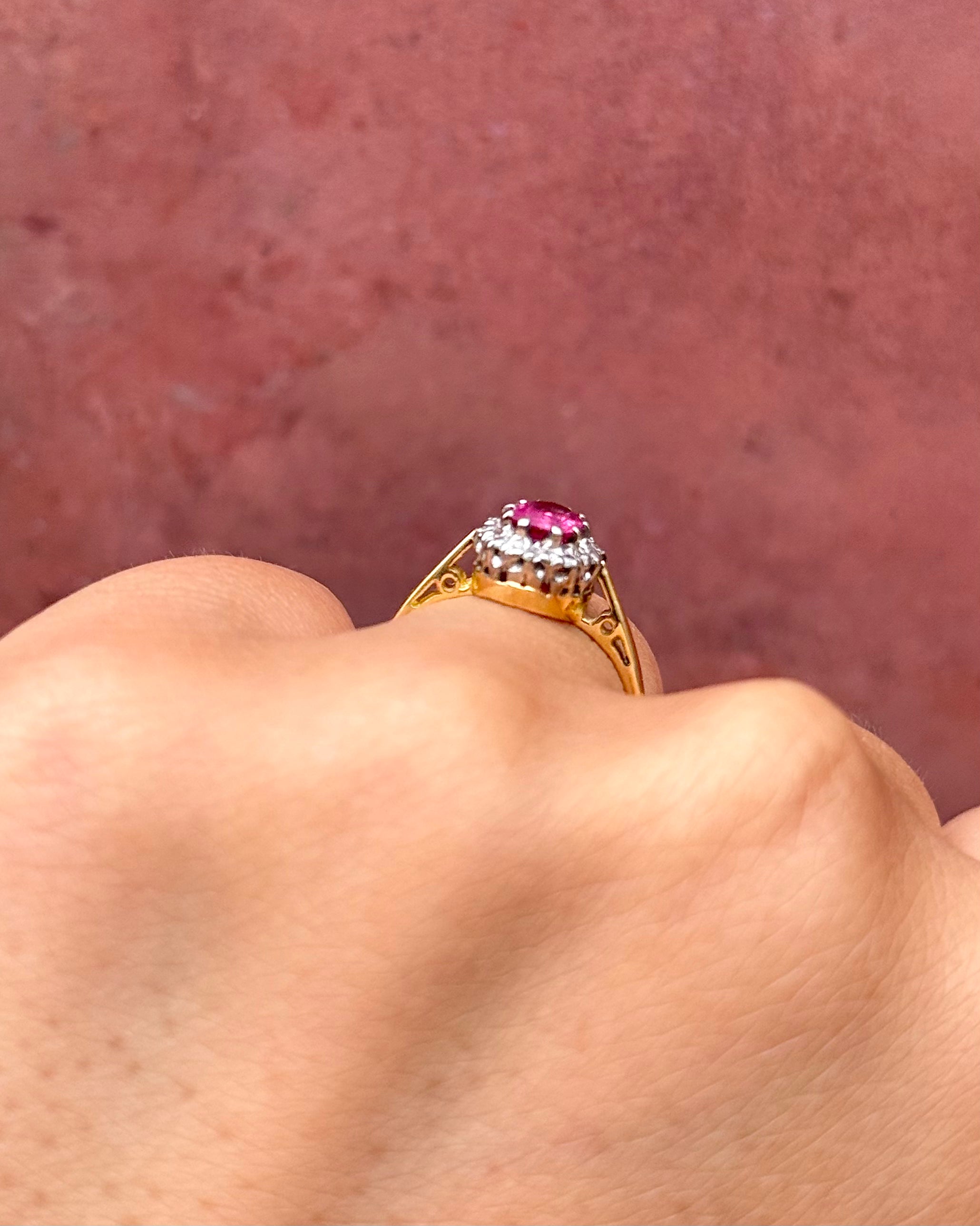 Anillo Margarita de Rubí de 0,70 quilates y Diamantes «Céline»