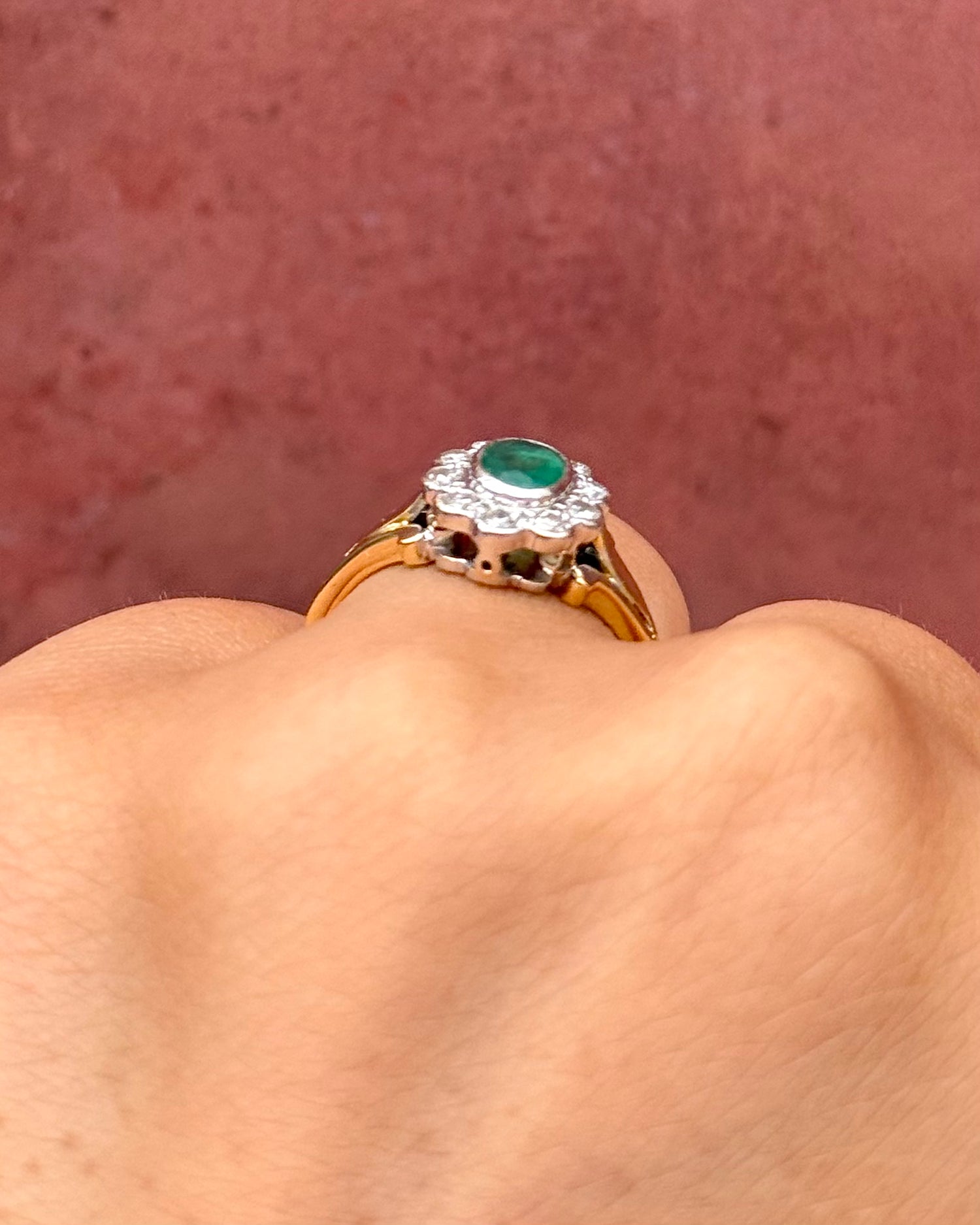 Anillo Marguerite de esmeralda de 0.45 quilates y diamantes de 0.40 quilates «Emmeline»