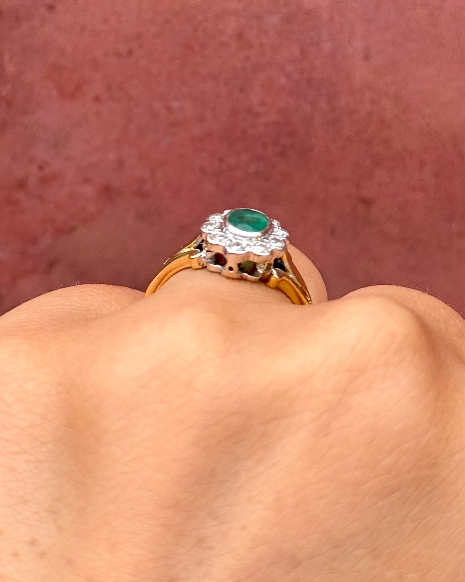Anillo Marguerite de esmeralda de 0.45 quilates y diamantes de 0.40 quilates «Emmeline»